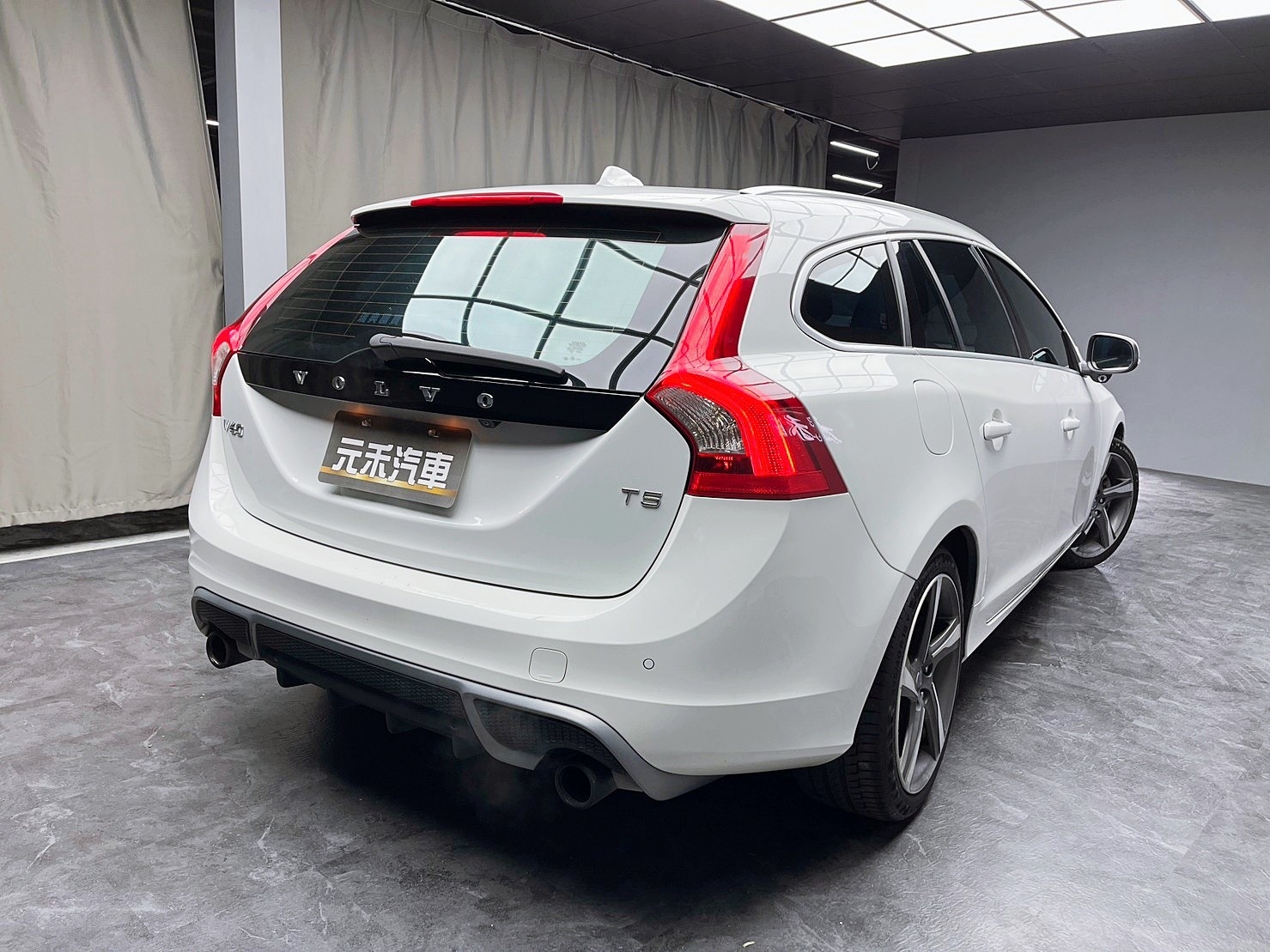 2012年 Vovlo V60  T5 R-Design 旅行車  第5張相片