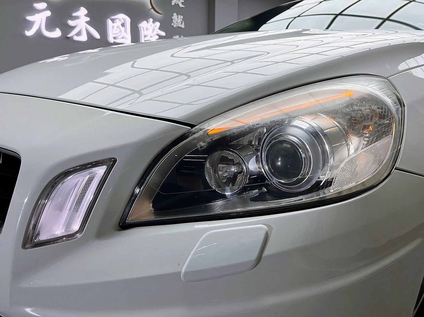 2012年 Vovlo V60  T5 R-Design 旅行車  第6張相片