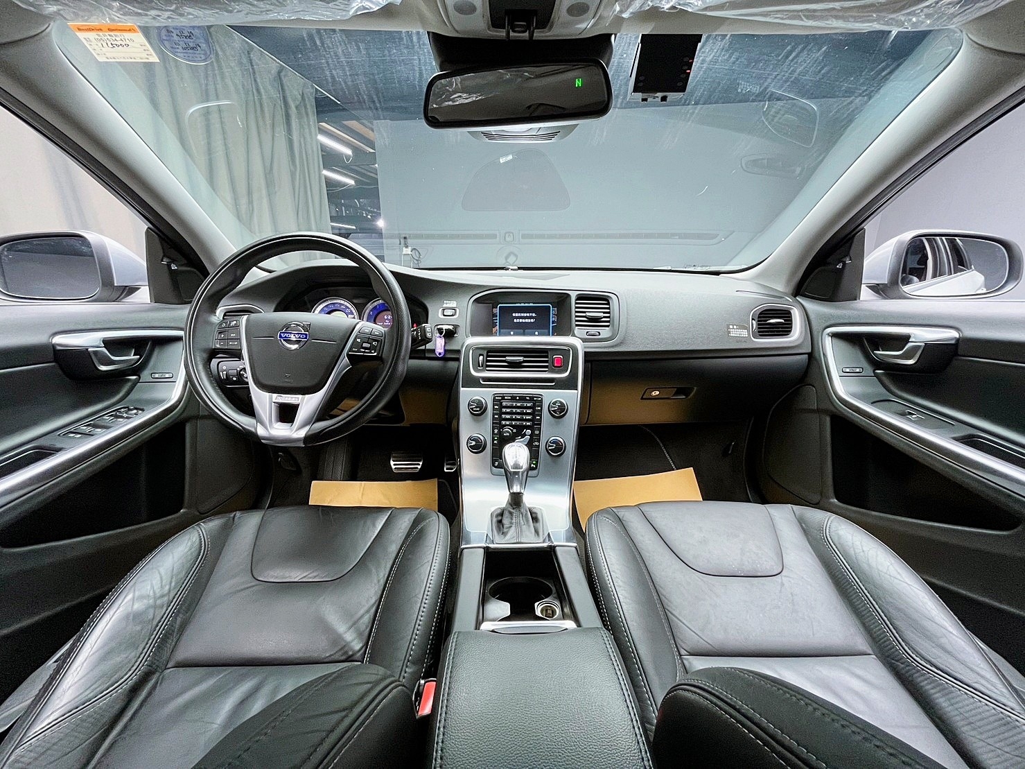2012年 Vovlo V60  T5 R-Design 旅行車  第8張相片