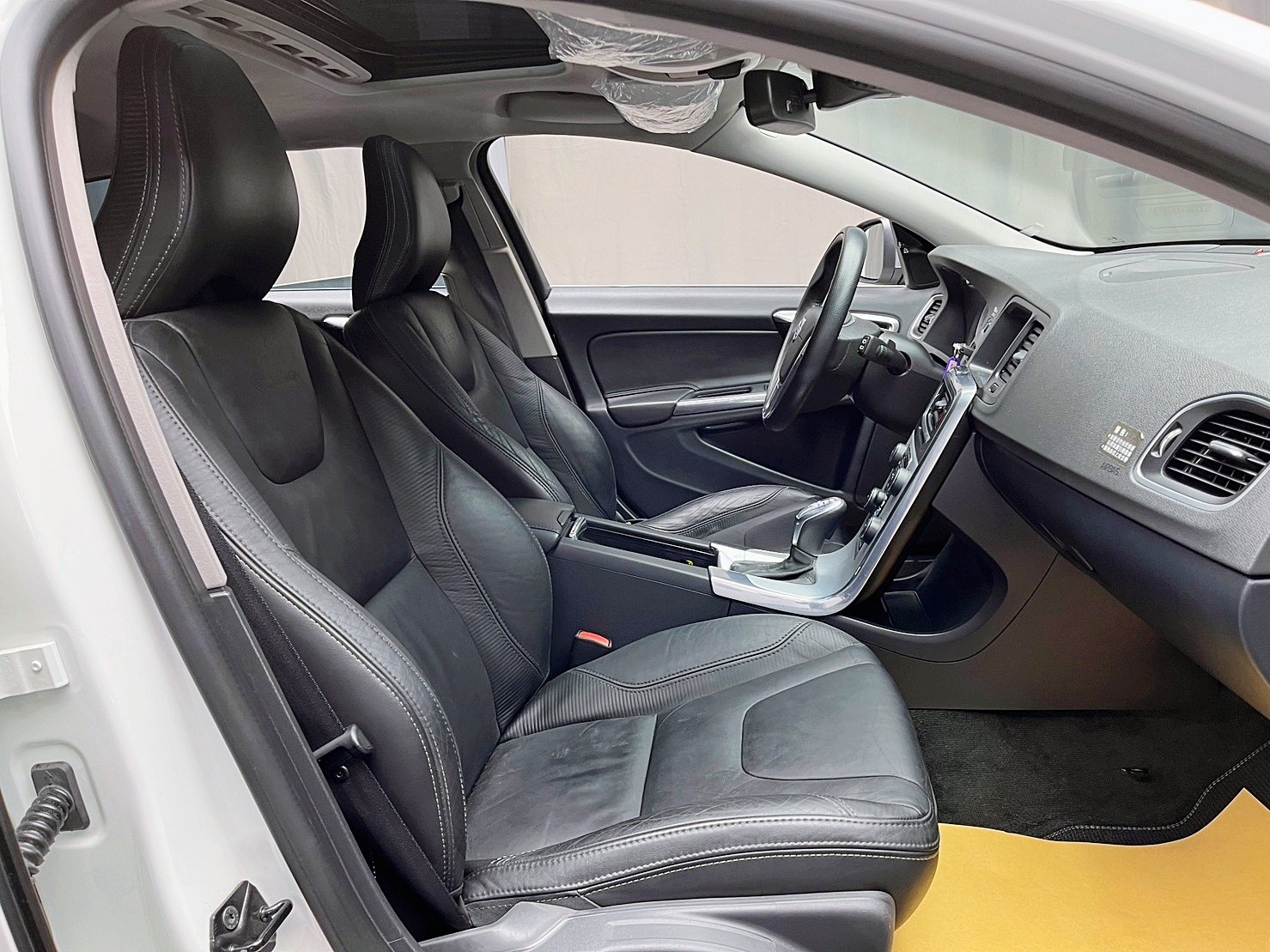 2012年 Vovlo V60  T5 R-Design 旅行車  第10張相片