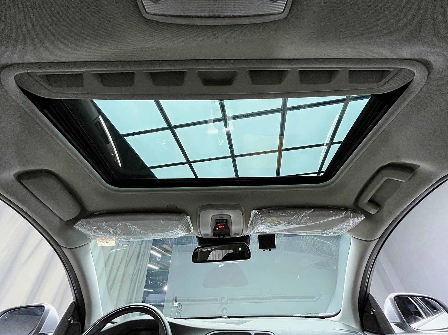 2012年 Vovlo V60  T5 R-Design 旅行車  第13張相片
