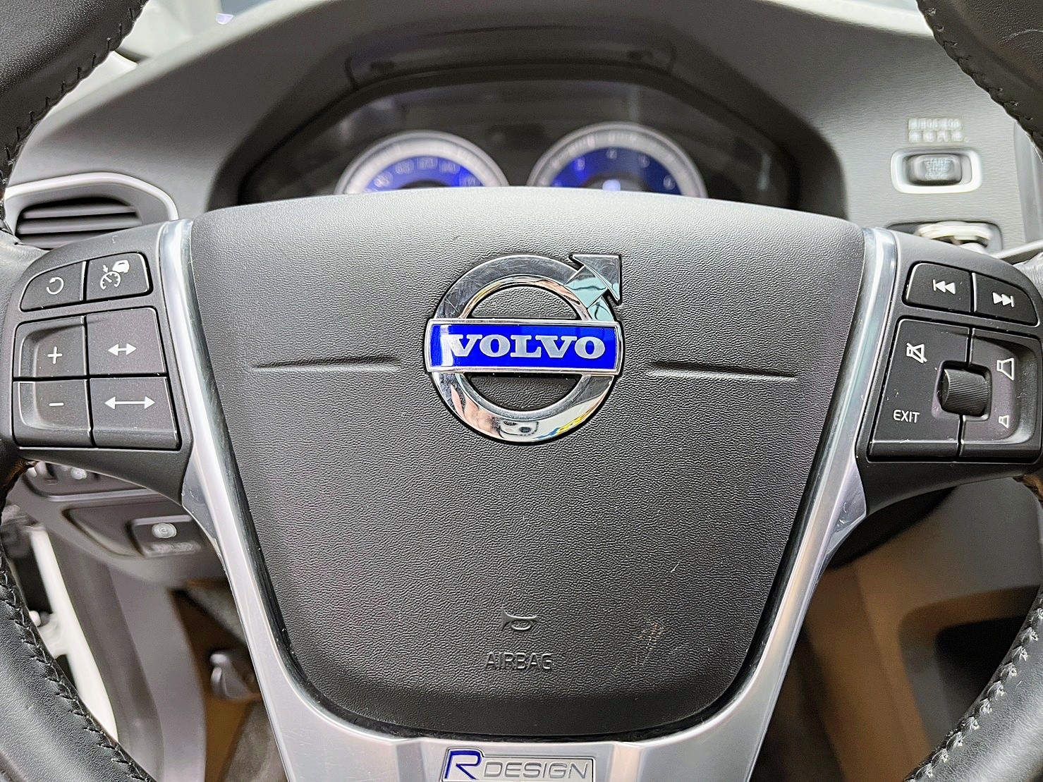 2012年 Vovlo V60  T5 R-Design 旅行車  第18張相片