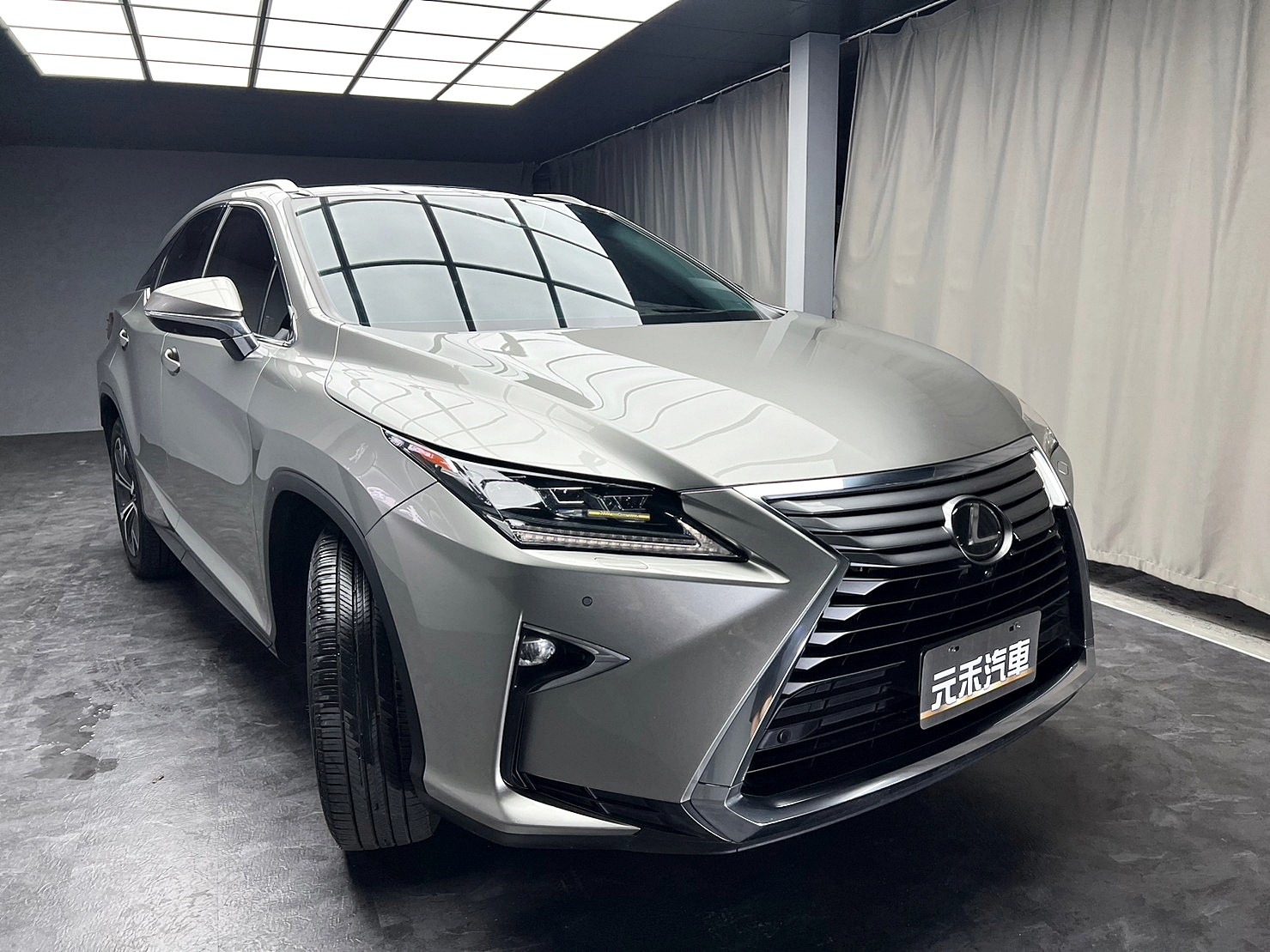 2017式 Lexus RX200t 2.0旗艦版 極光鈦  第2張相片
