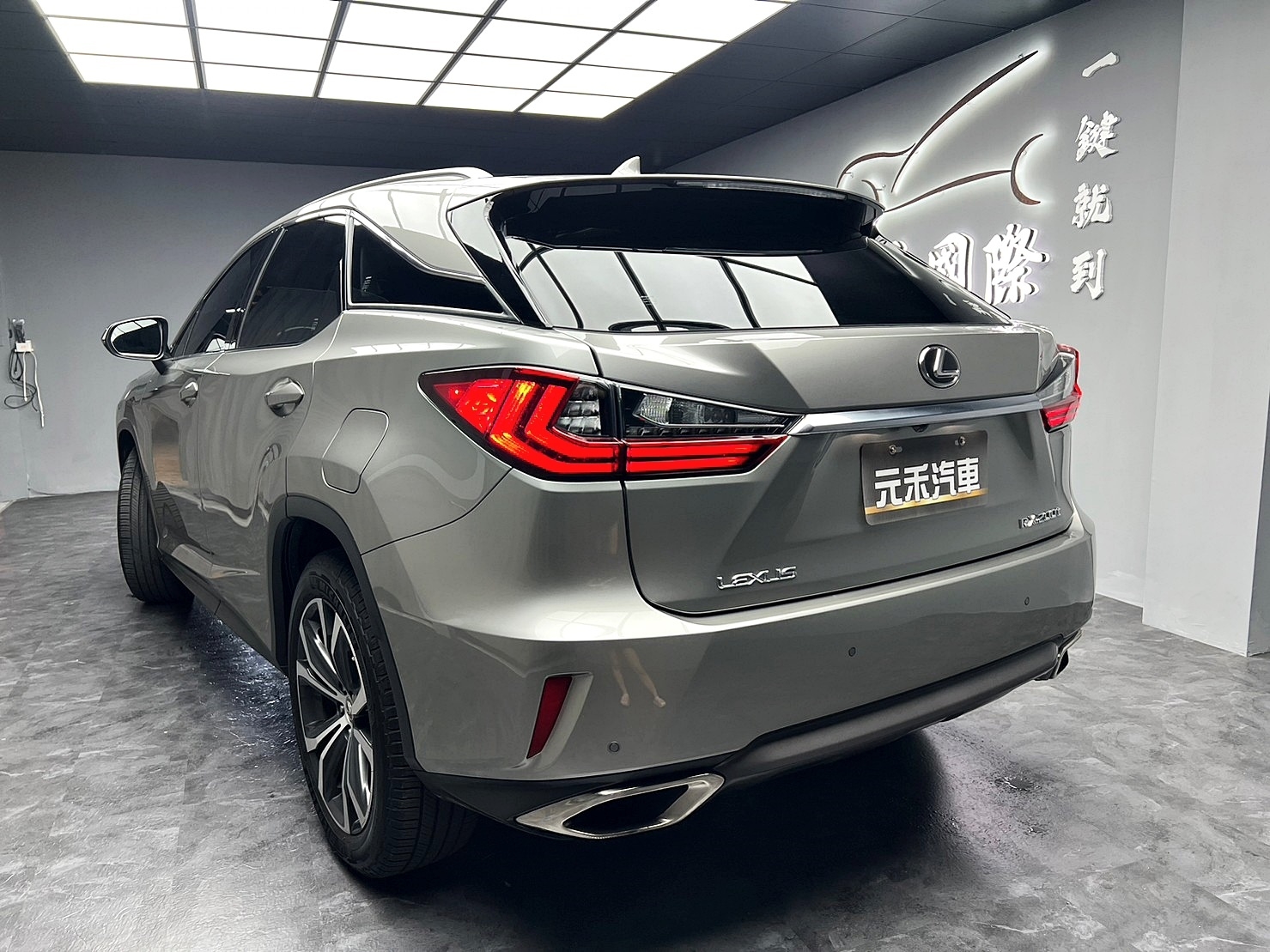 2017式 Lexus RX200t 2.0旗艦版 極光鈦  第5張相片