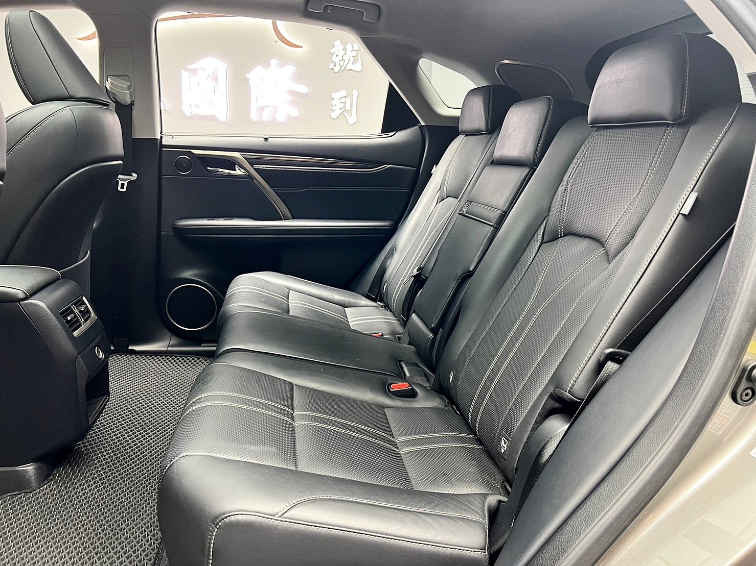 2017式 Lexus RX200t 2.0旗艦版 極光鈦  第15張相片