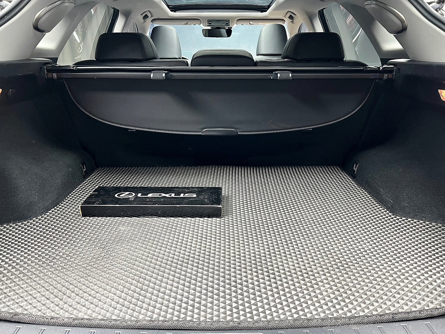 2017式 Lexus RX200t 2.0旗艦版 極光鈦  第17張相片