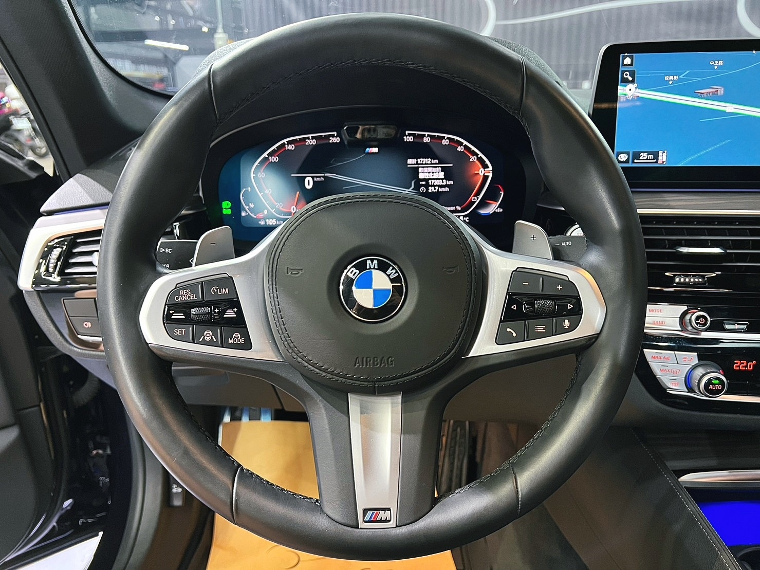 2021 G30型 BMW 520i M Sport 2.0油電  第9張相片