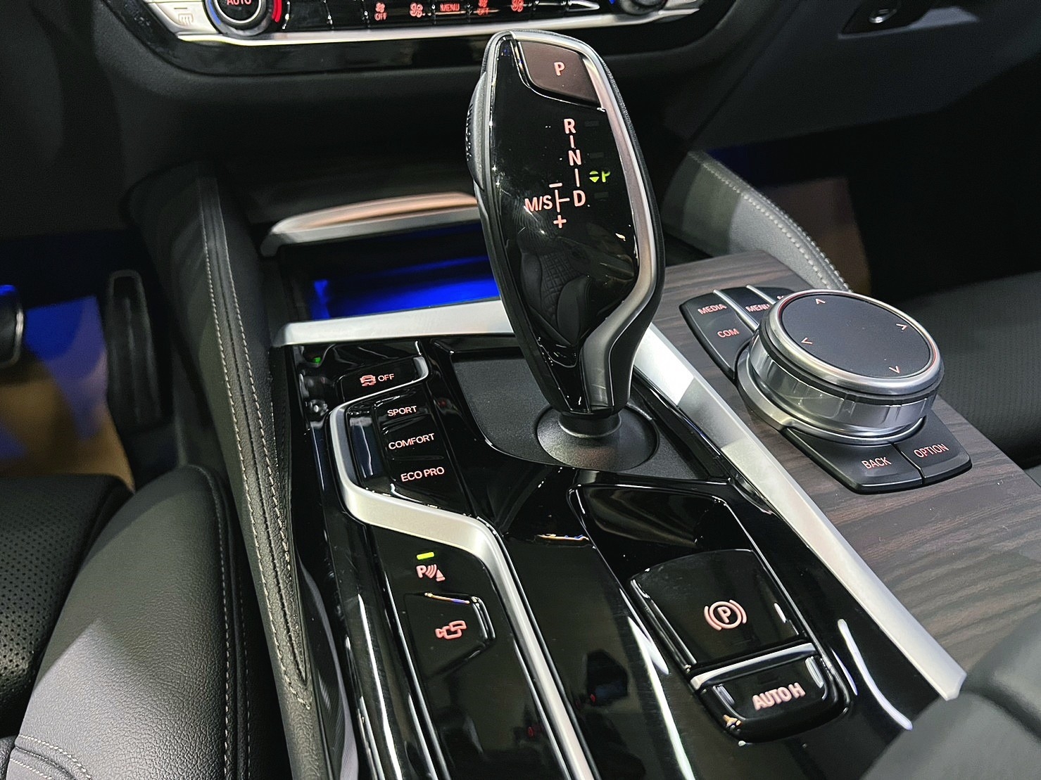 2021 G30型 BMW 520i M Sport 2.0油電  第12張相片