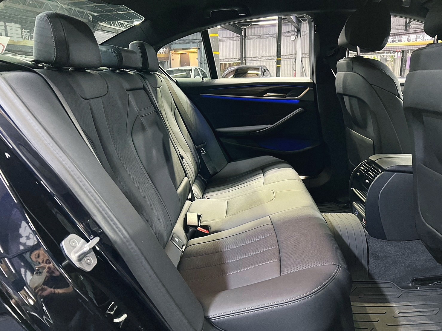 2021 G30型 BMW 520i M Sport 2.0油電  第16張相片
