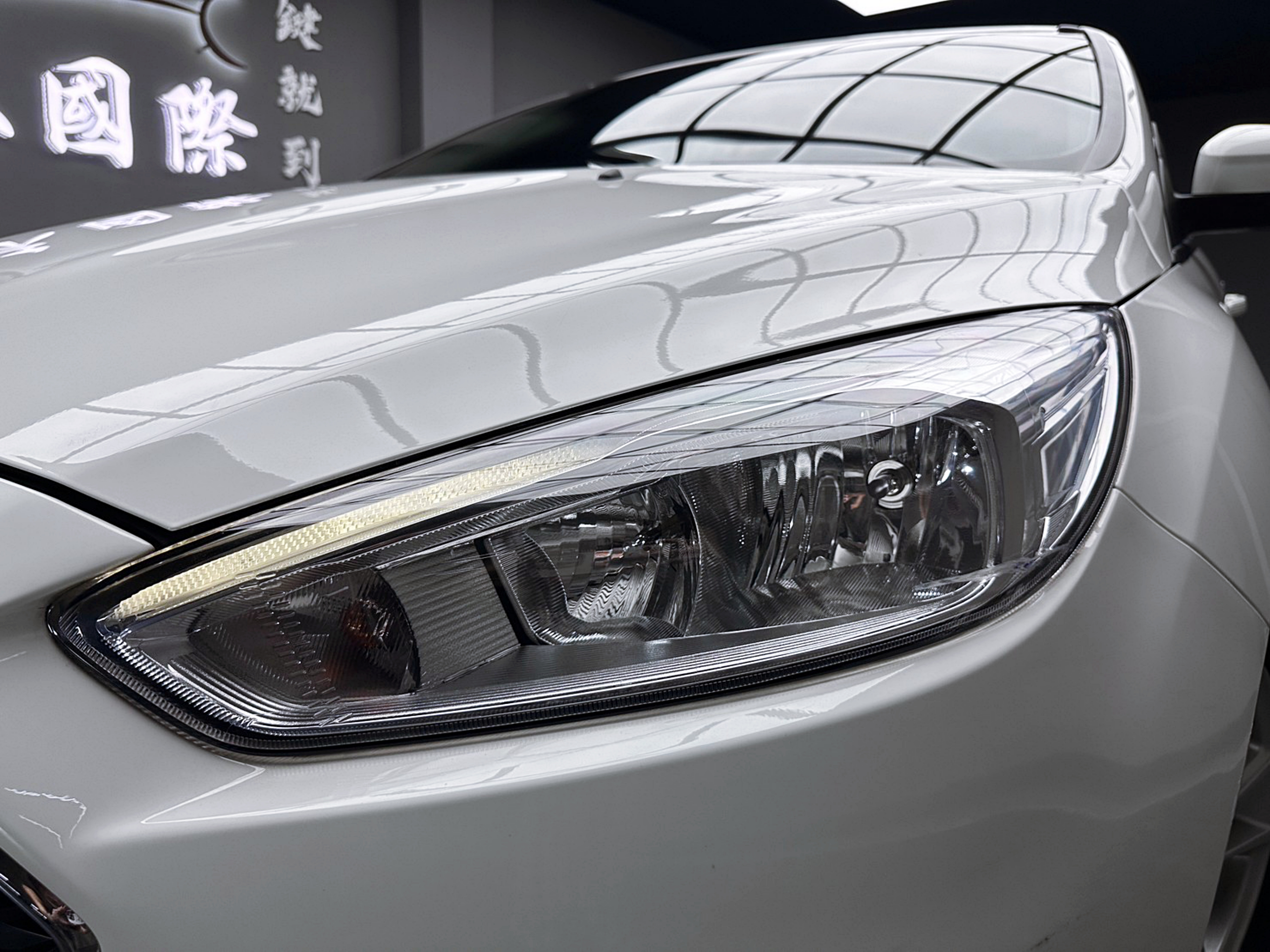 2017 Ford Focus 5D 1.6時尚經典型  第4張相片