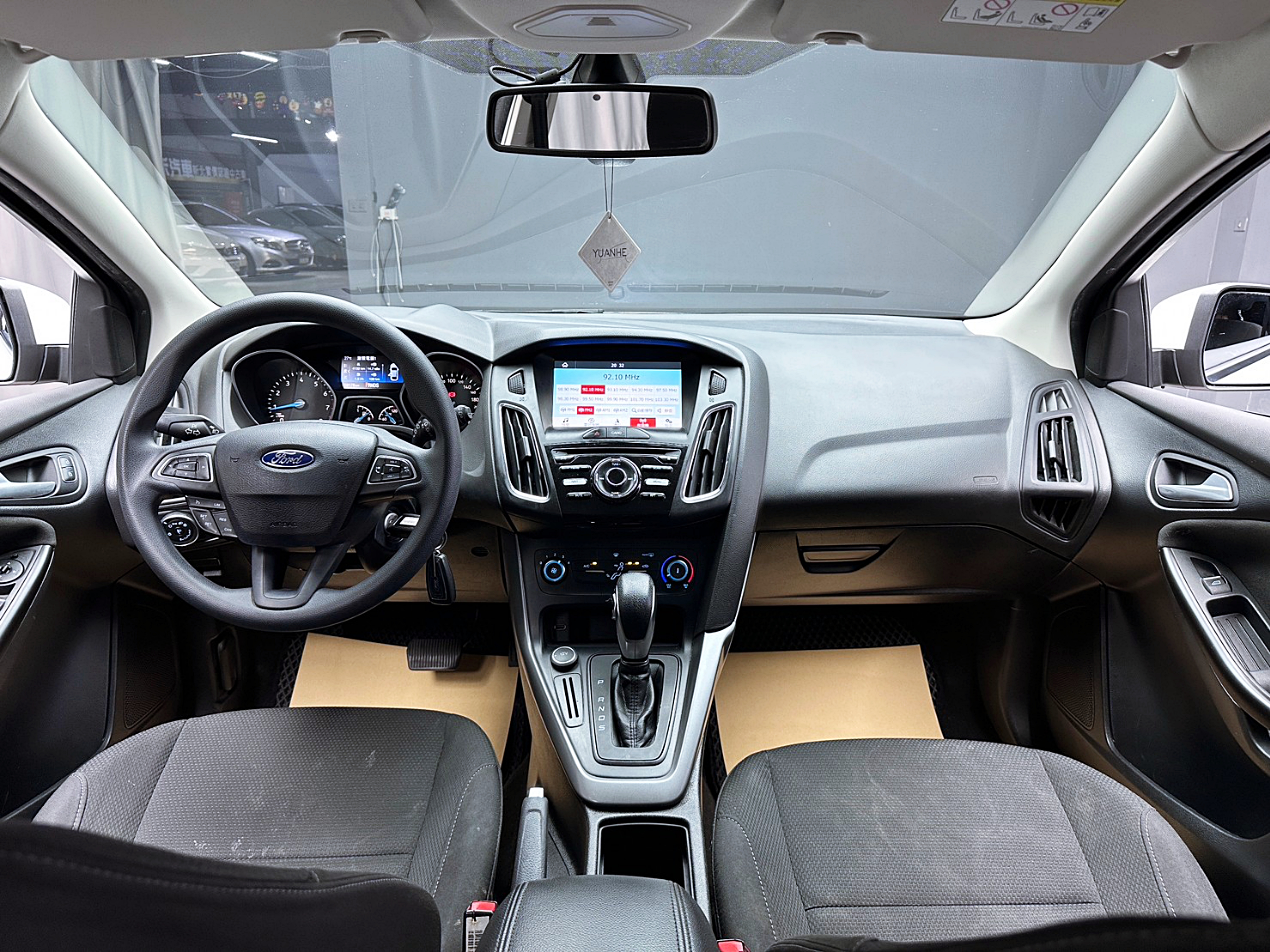 2017 Ford Focus 5D 1.6時尚經典型  第5張相片