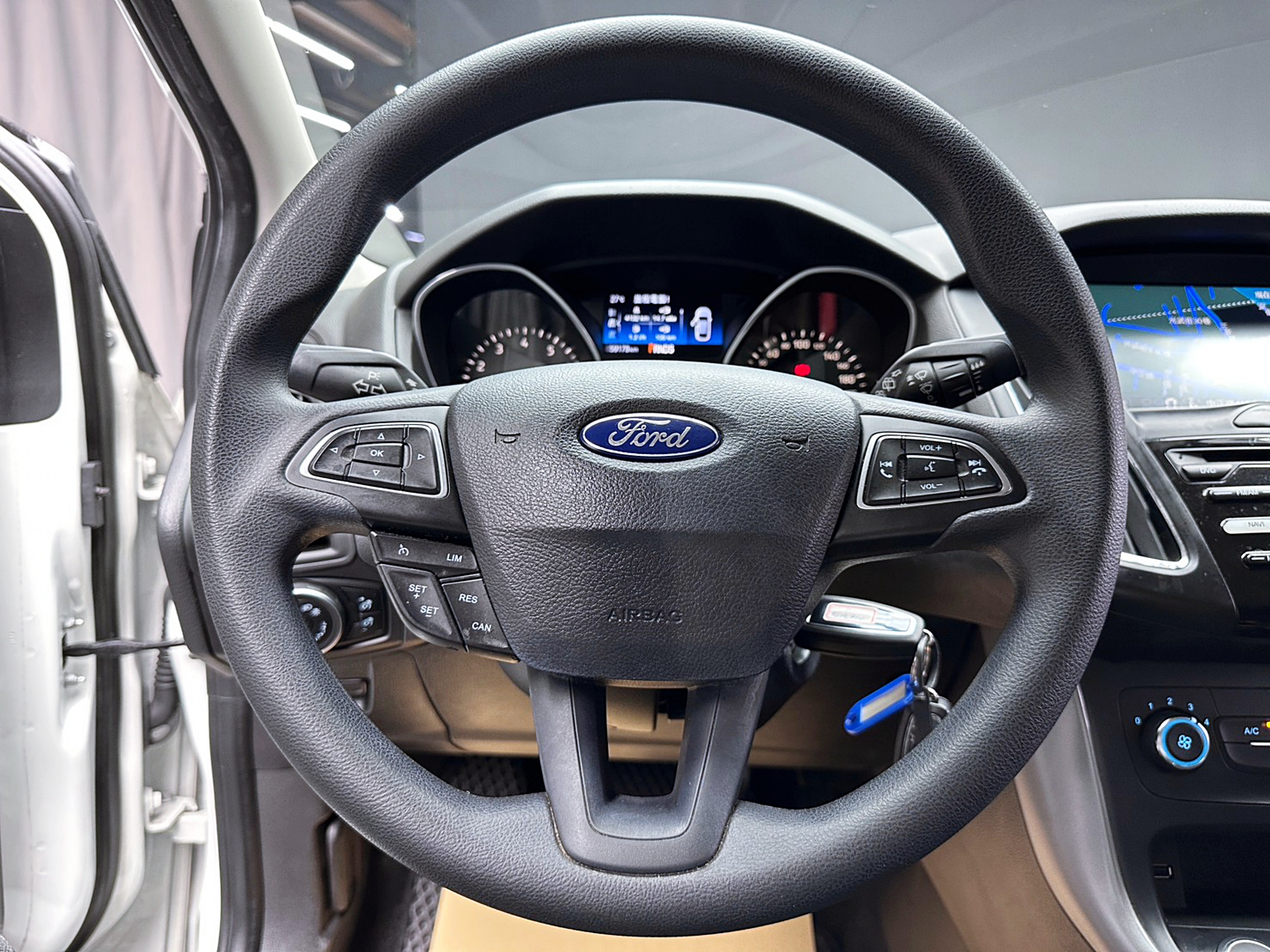 2017 Ford Focus 5D 1.6時尚經典型  第8張相片