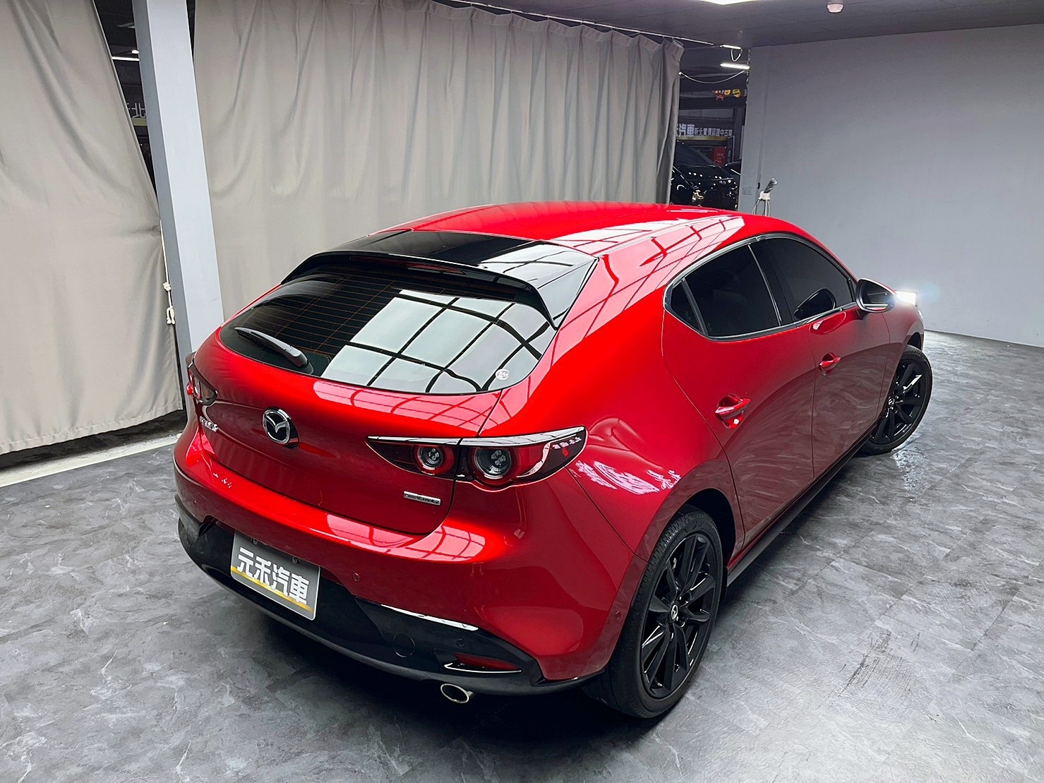 2021 Mazda 3 5D 2.0旗艦進化型 汽油 魂動紅  第2張相片
