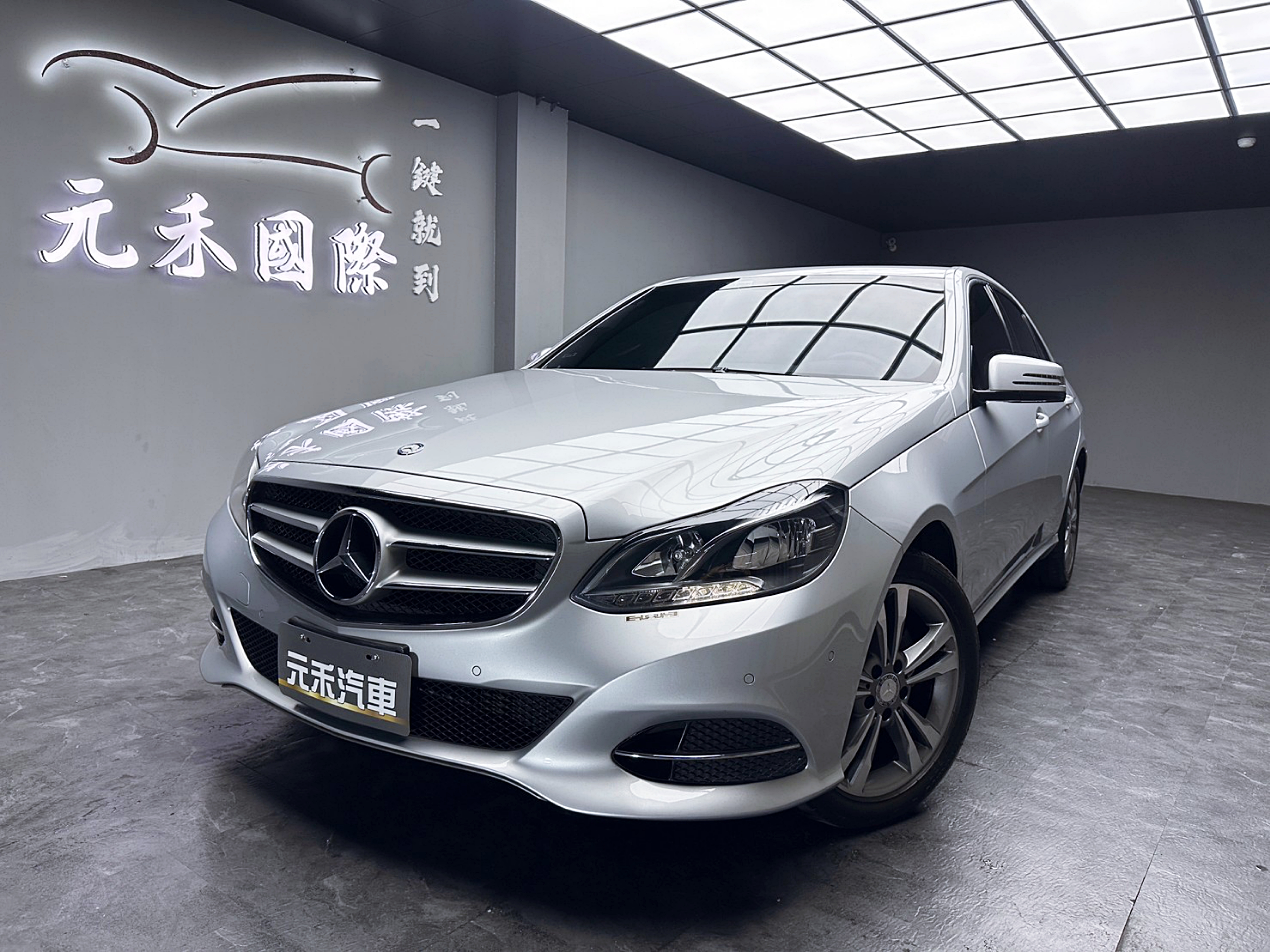 2013 W212 賓士 E220 2.1d Avantgarde  第1張相片