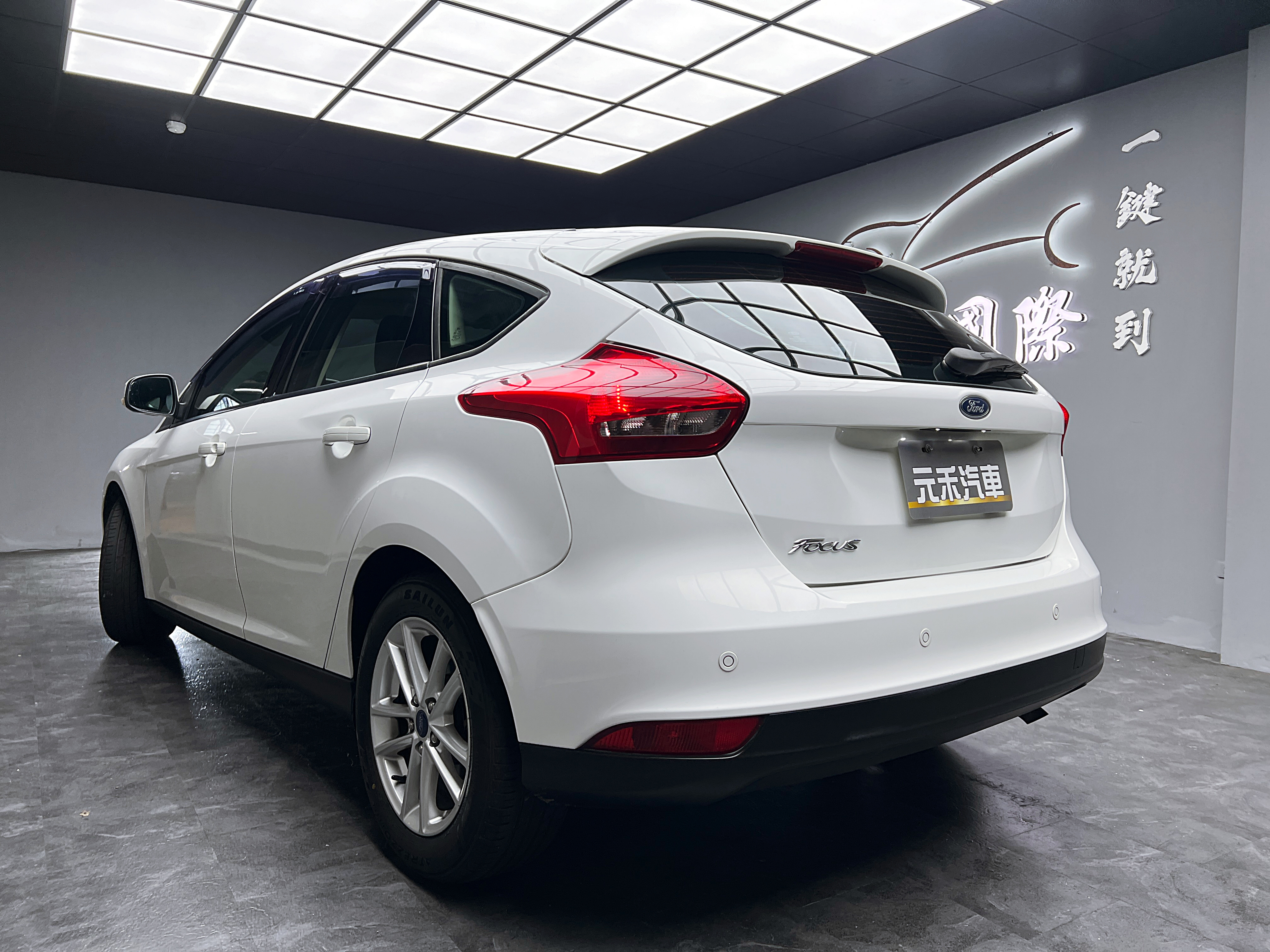 2016 Ford Focus 5D 1.6時尚經典型  第2張相片