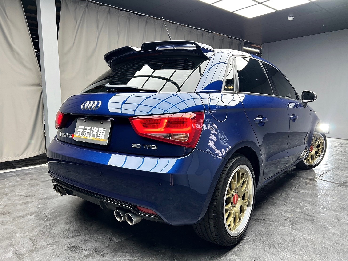 💥2015式 Audi A1 Sportback 1.4 30TFSI 深海藍💥  第2張相片