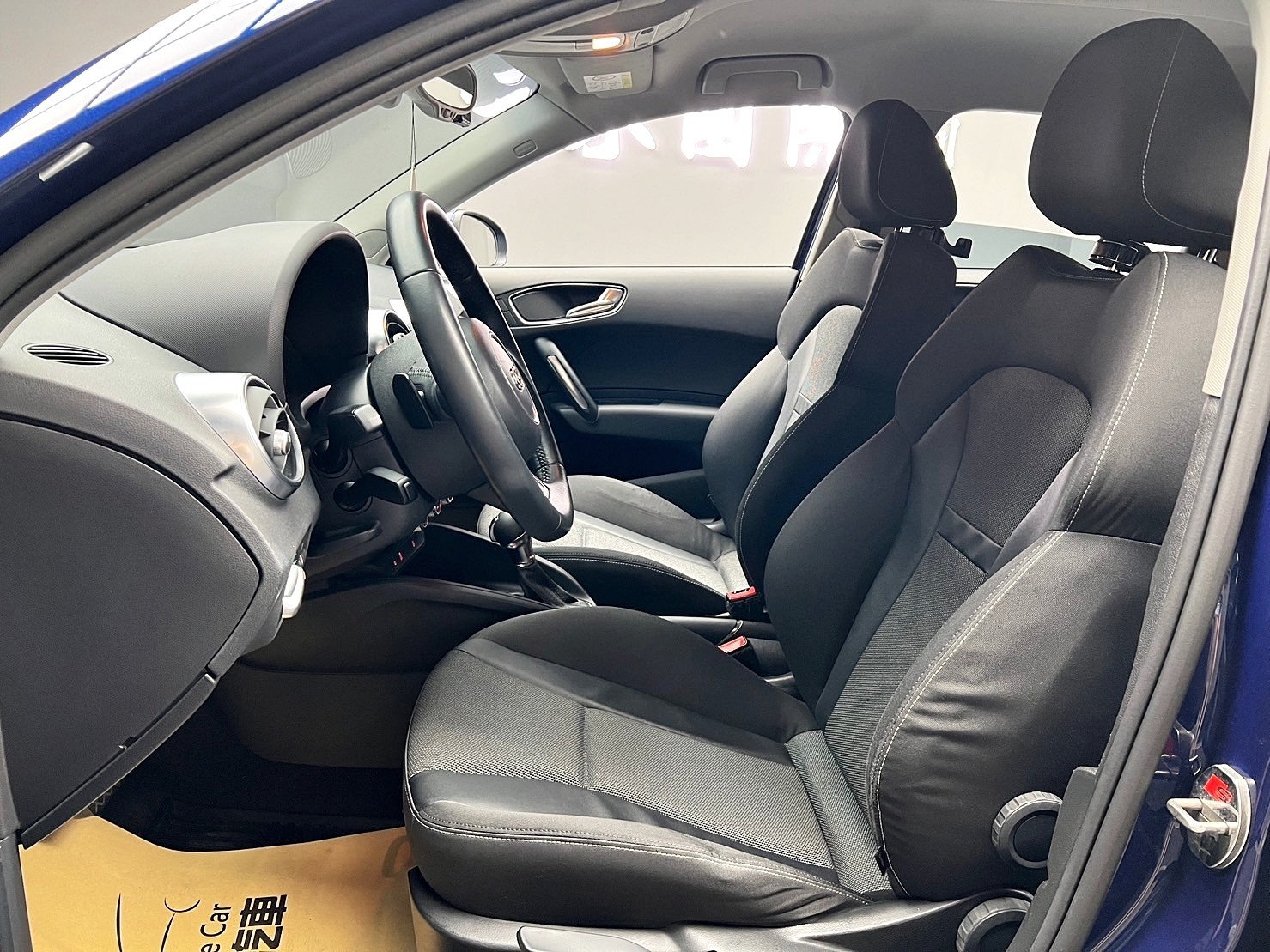 💥2015式 Audi A1 Sportback 1.4 30TFSI 深海藍💥  第5張相片