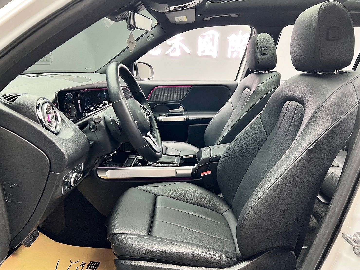 💥 2020 X247 賓士 GLB250 2.0  五人座 四驅汽油 消光白貼膜💥  第5張相片