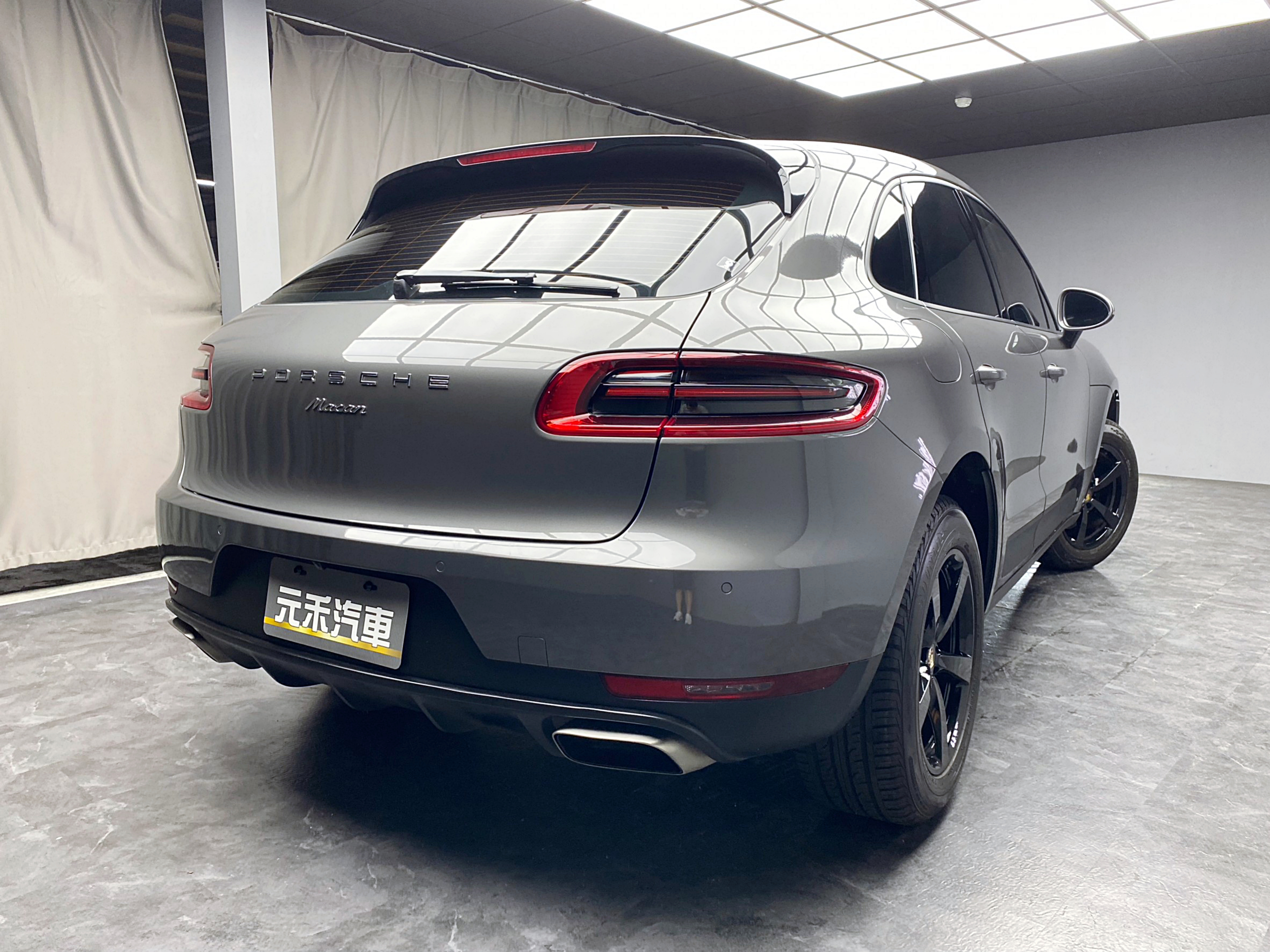 💥2015 Porsche Macan 2.0T汽油 瑪瑙灰💥  第2張相片