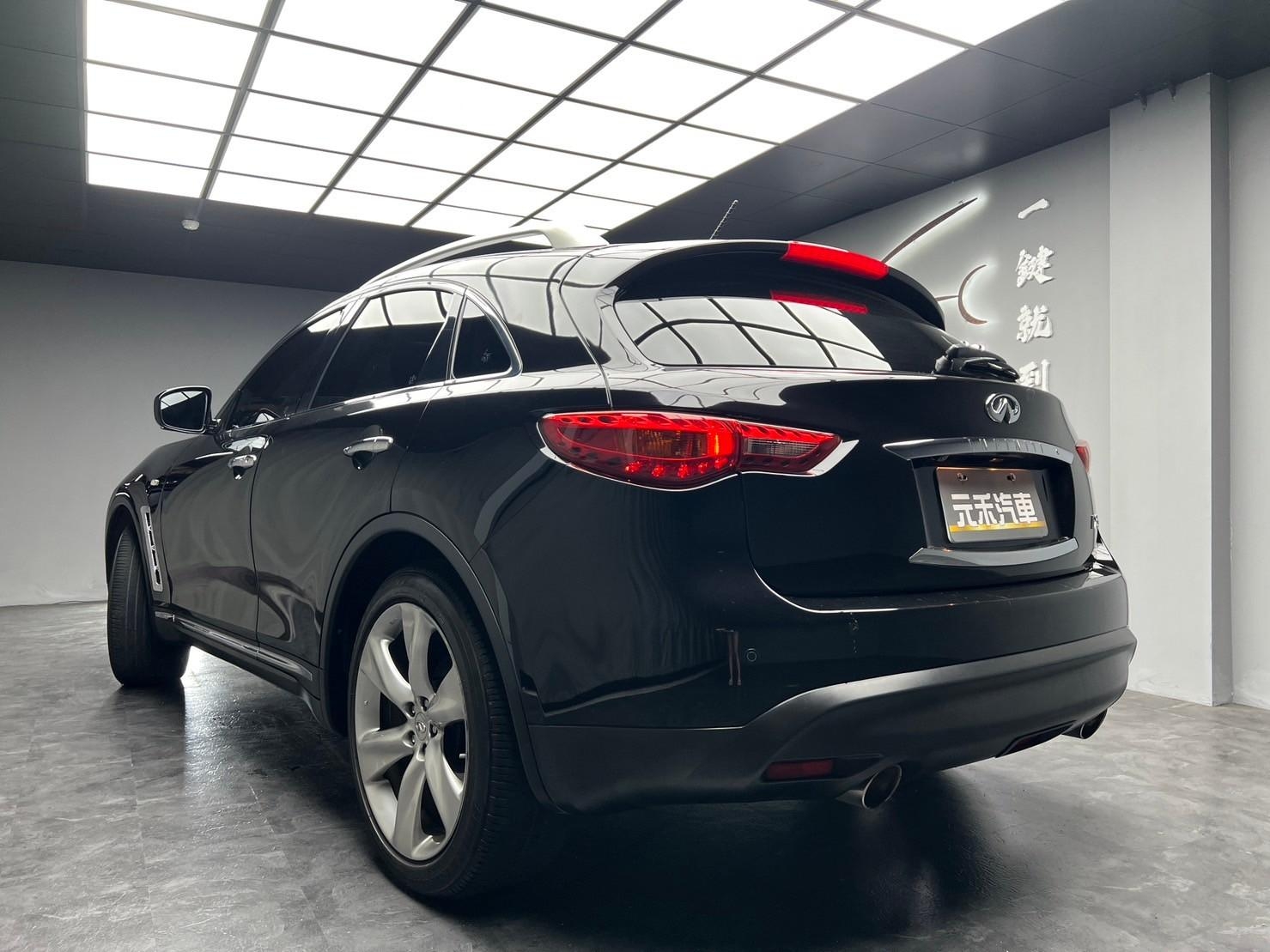 💥2012 Infiniti 二代 FX35 3.5 汽油 鏡面黑💥  第2張相片