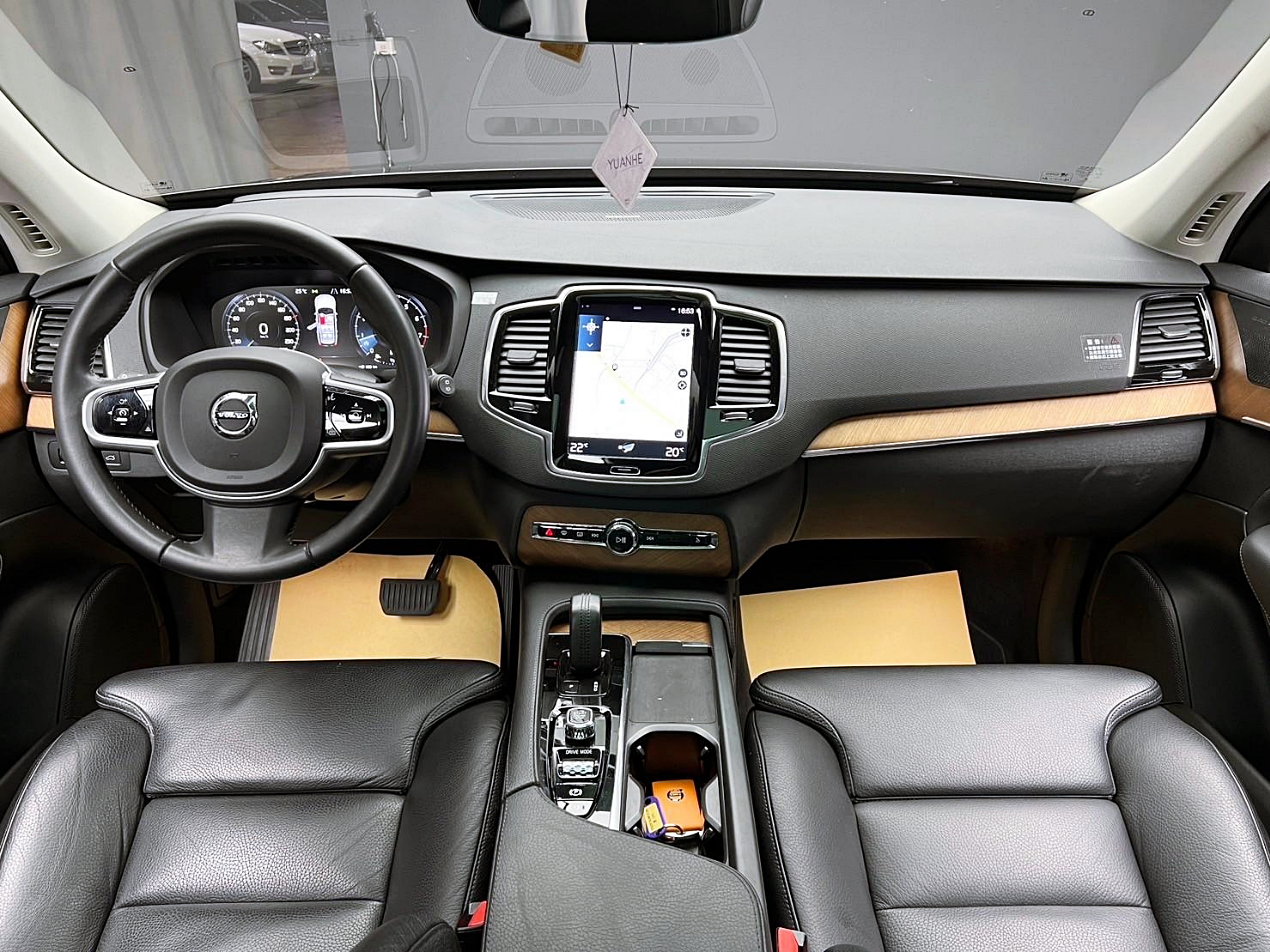 💥2021式 Volvo XC90 B5 2.0油電  Momentum七人座 尊爵黑 48V輕油電💥  第3張相片