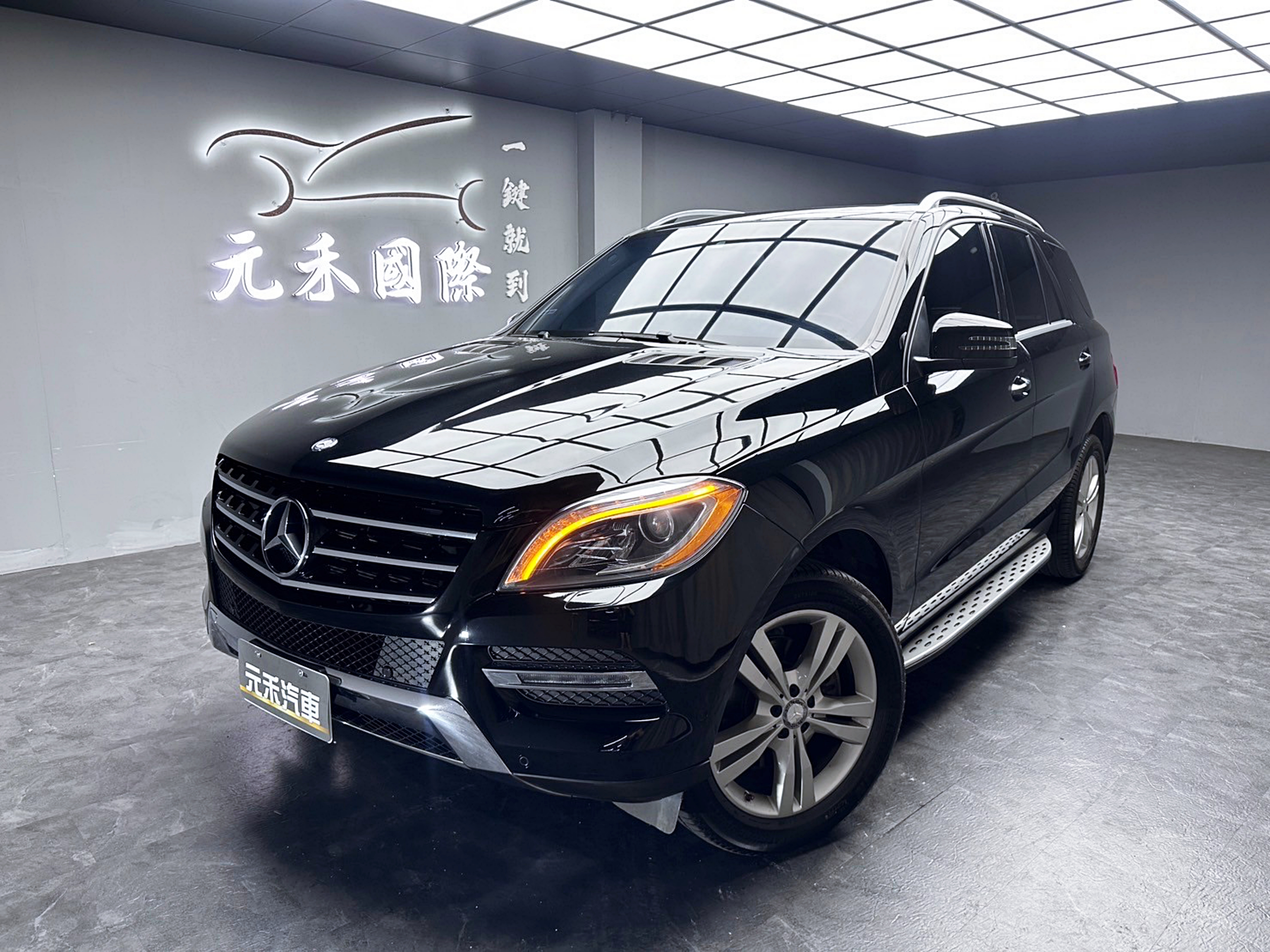 💥2013 W166 賓士 ML350 3.5 汽油 BlueEFFICIENCY 4MATIC 尊爵黑💥  第1張相片