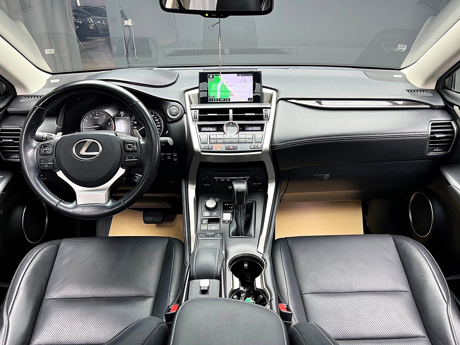 💥2017式 Lexus NX200t 2.0旗艦版 極光鈦💥  第2張相片