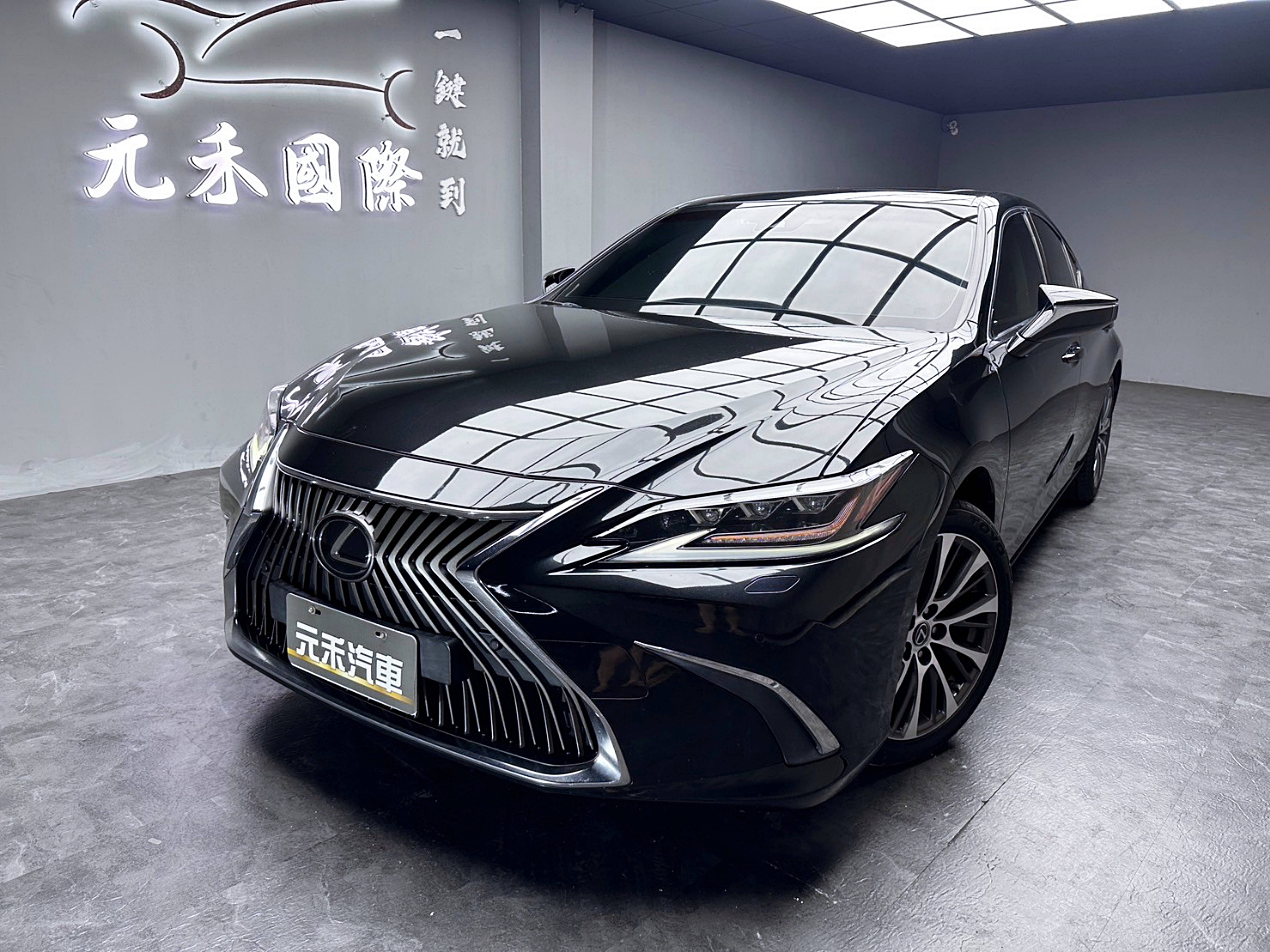 💥2019式 Lexus ES250 2.5頂級版💥  第1張相片
