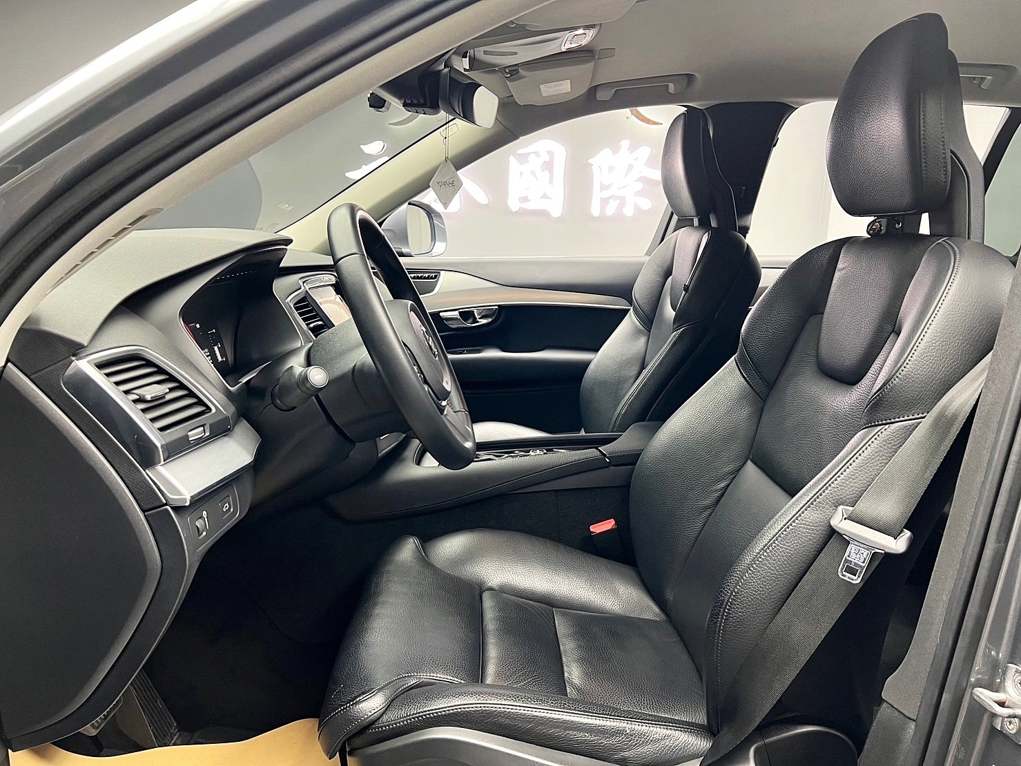 2016 Volvo XC90 D4 2.0d 柴油 五人座  第4張相片