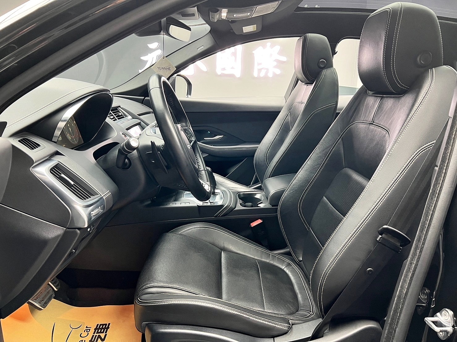 ✨ 2019式 Jaguar E-Pace P250   R-Dynamic S 2.0 汽油 珍珠黑✨  第4張相片