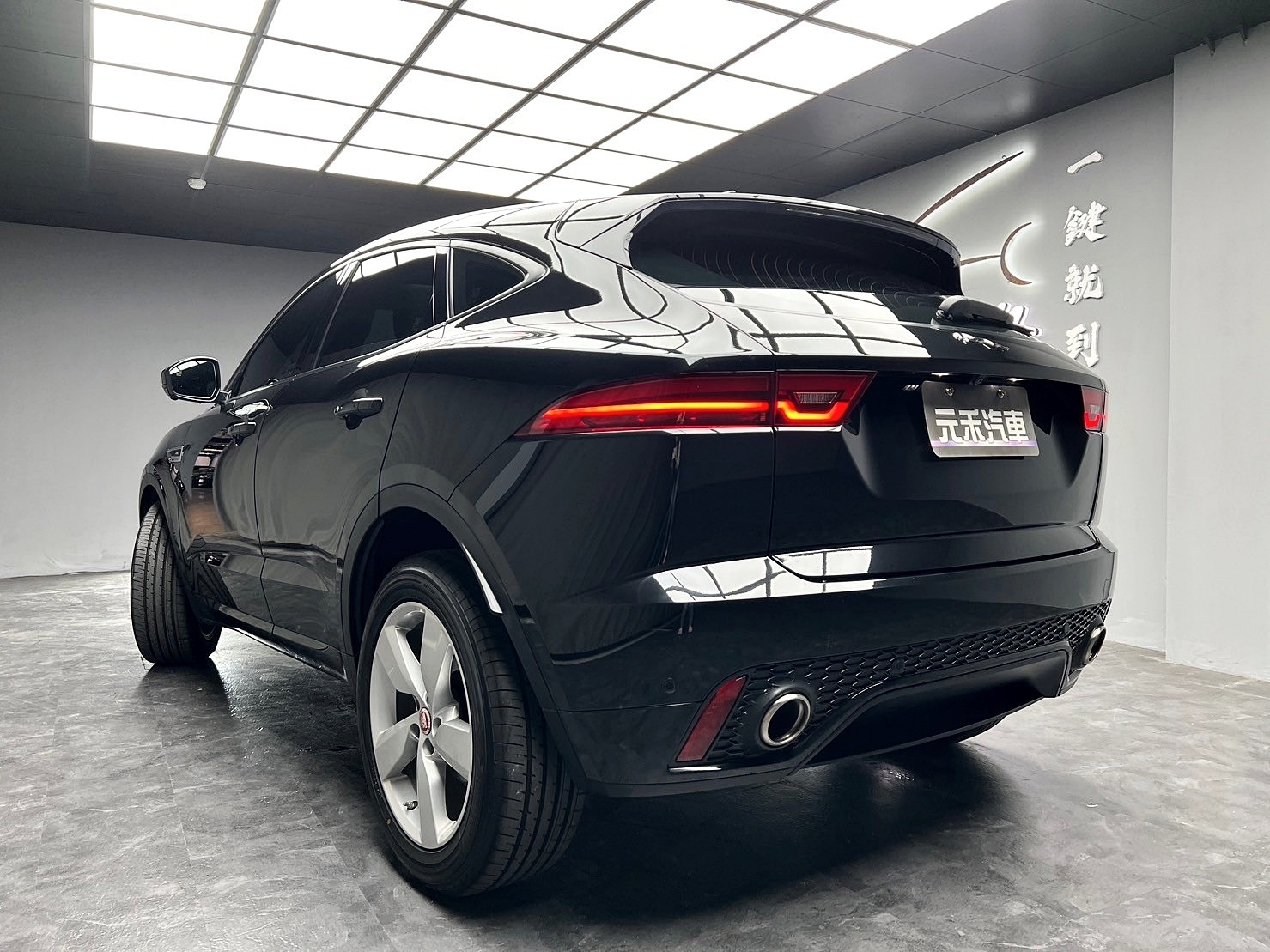 ✨ 2019式 Jaguar E-Pace P250   R-Dynamic S 2.0 汽油 珍珠黑✨  第10張相片