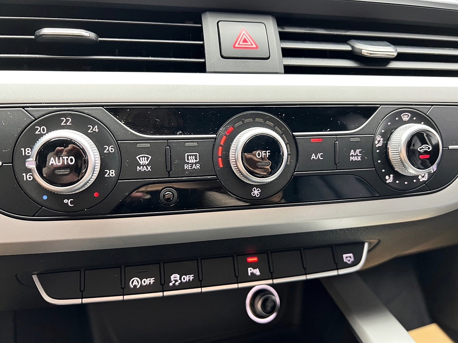✨2016 B9 Audi A4 Sedan 30TFSI 1.4汽油✨  第4張相片