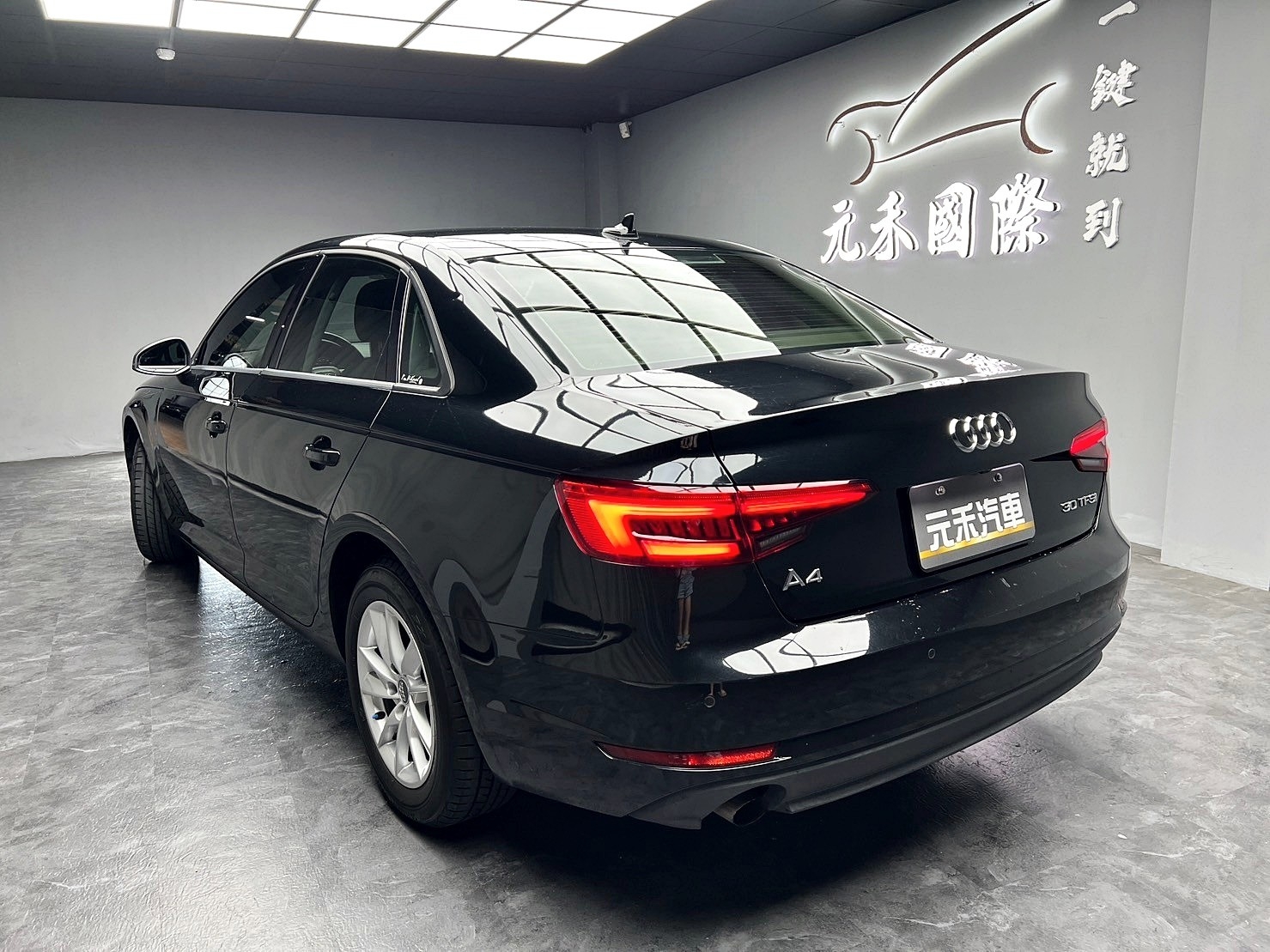 ✨2016 B9 Audi A4 Sedan 30TFSI 1.4汽油✨  第10張相片