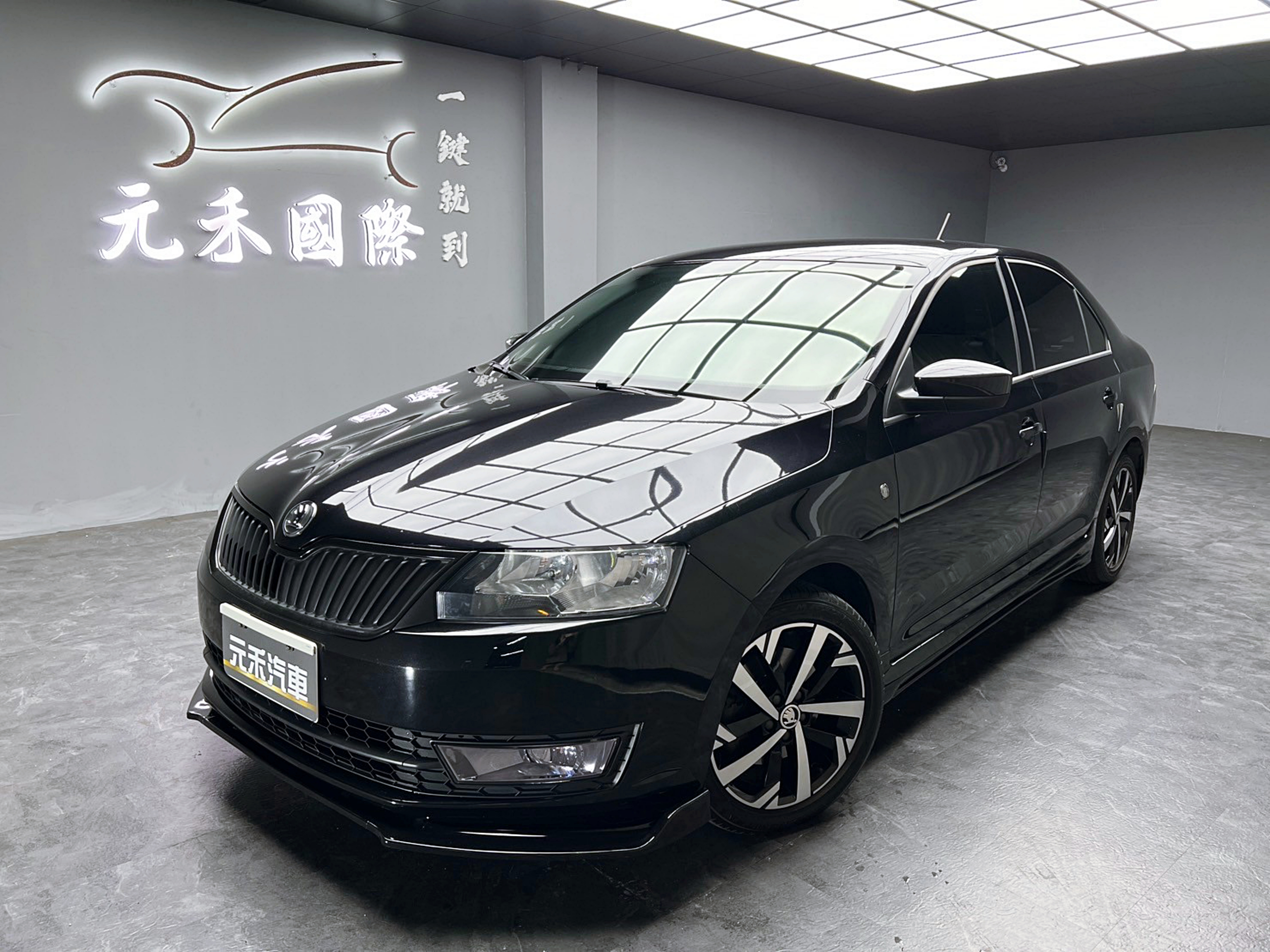 ✨2014式 Skoda Rapid 1.4 TSI 汽油 蝙蝠黑✨  第1張相片