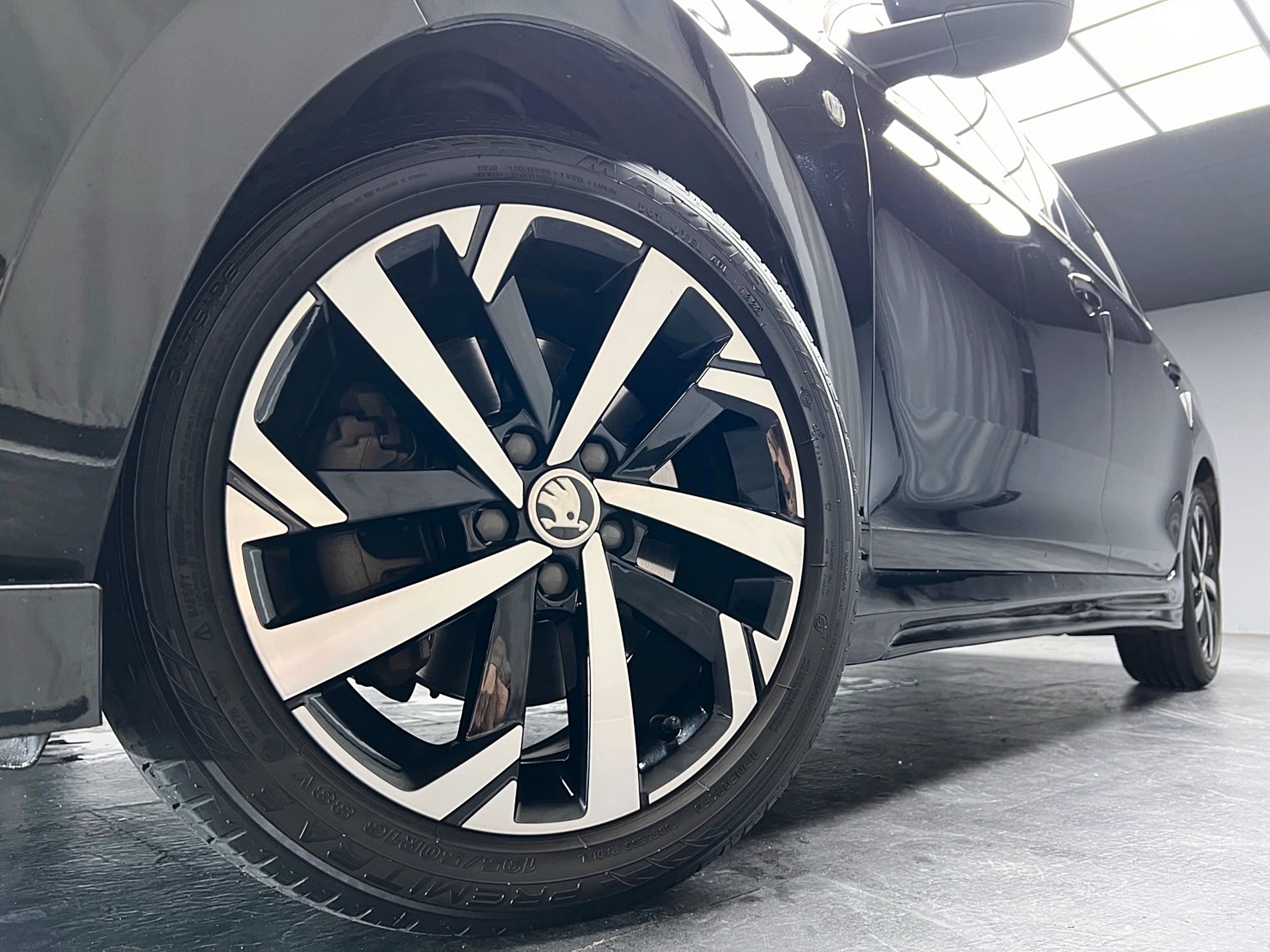 ✨2014式 Skoda Rapid 1.4 TSI 汽油 蝙蝠黑✨  第6張相片