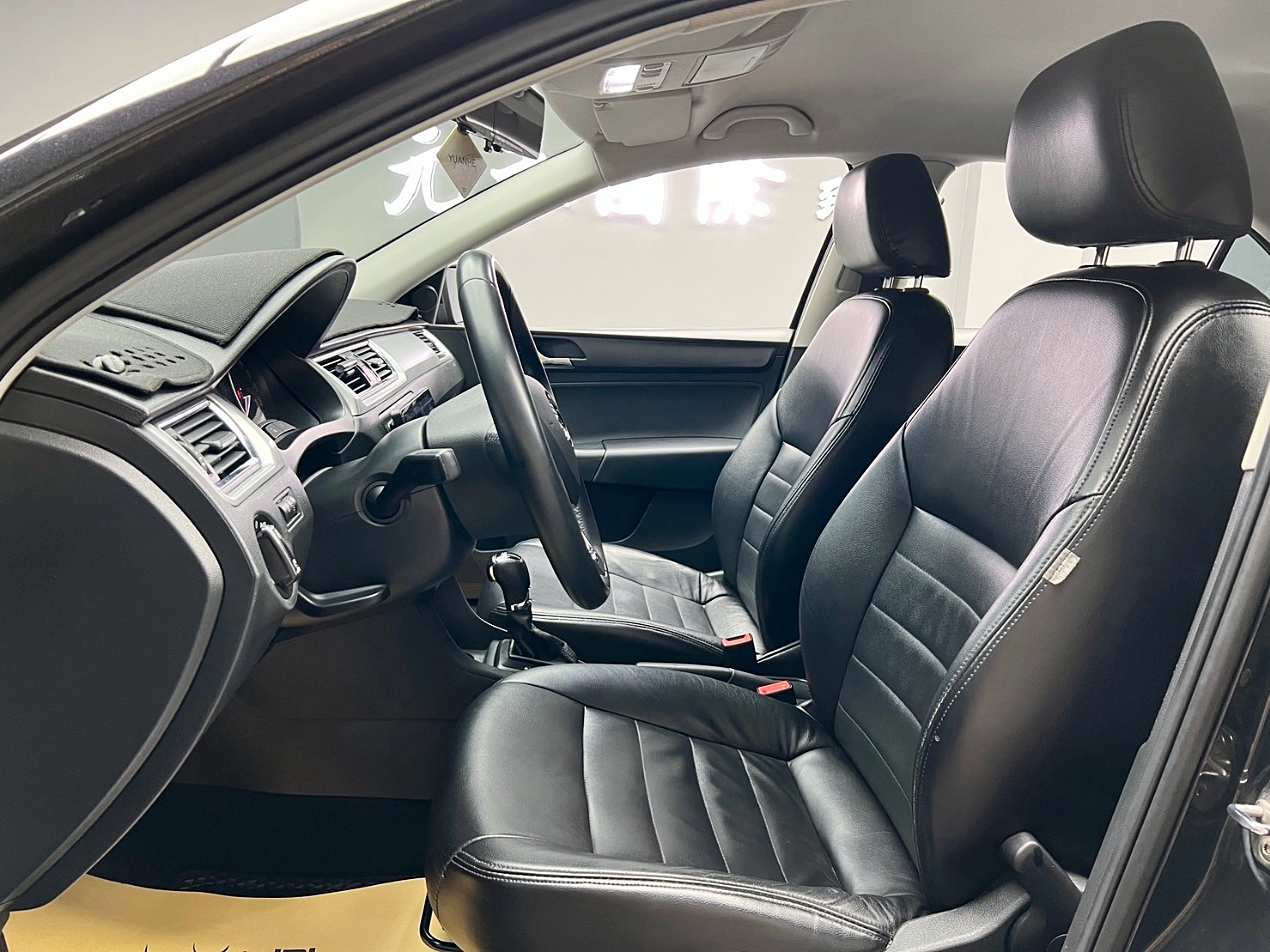 ✨2014式 Skoda Rapid 1.4 TSI 汽油 蝙蝠黑✨  第7張相片