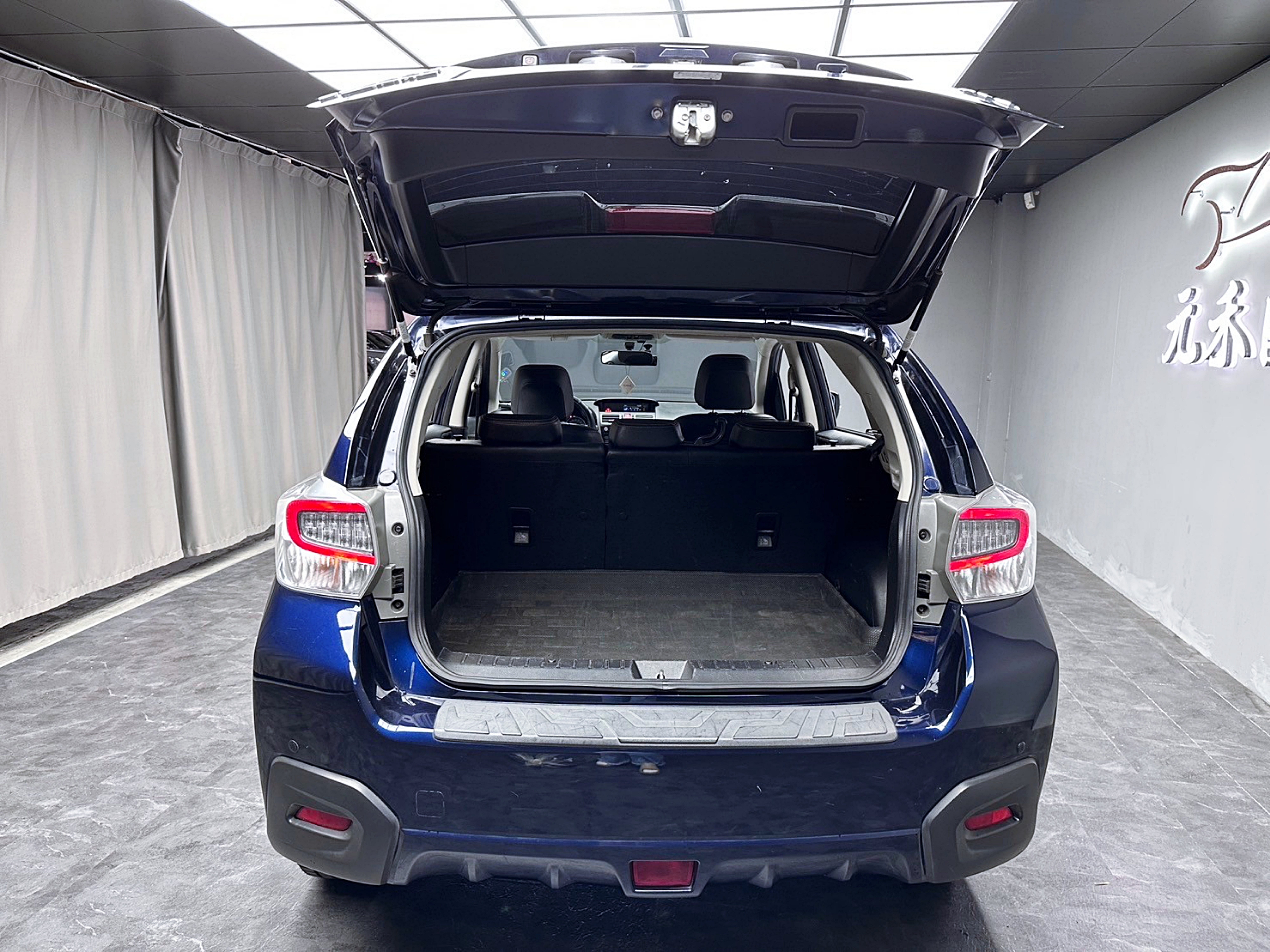 ✨2017式 Subaru XV 2.0 i-S 汽油 午夜藍✨  第8張相片
