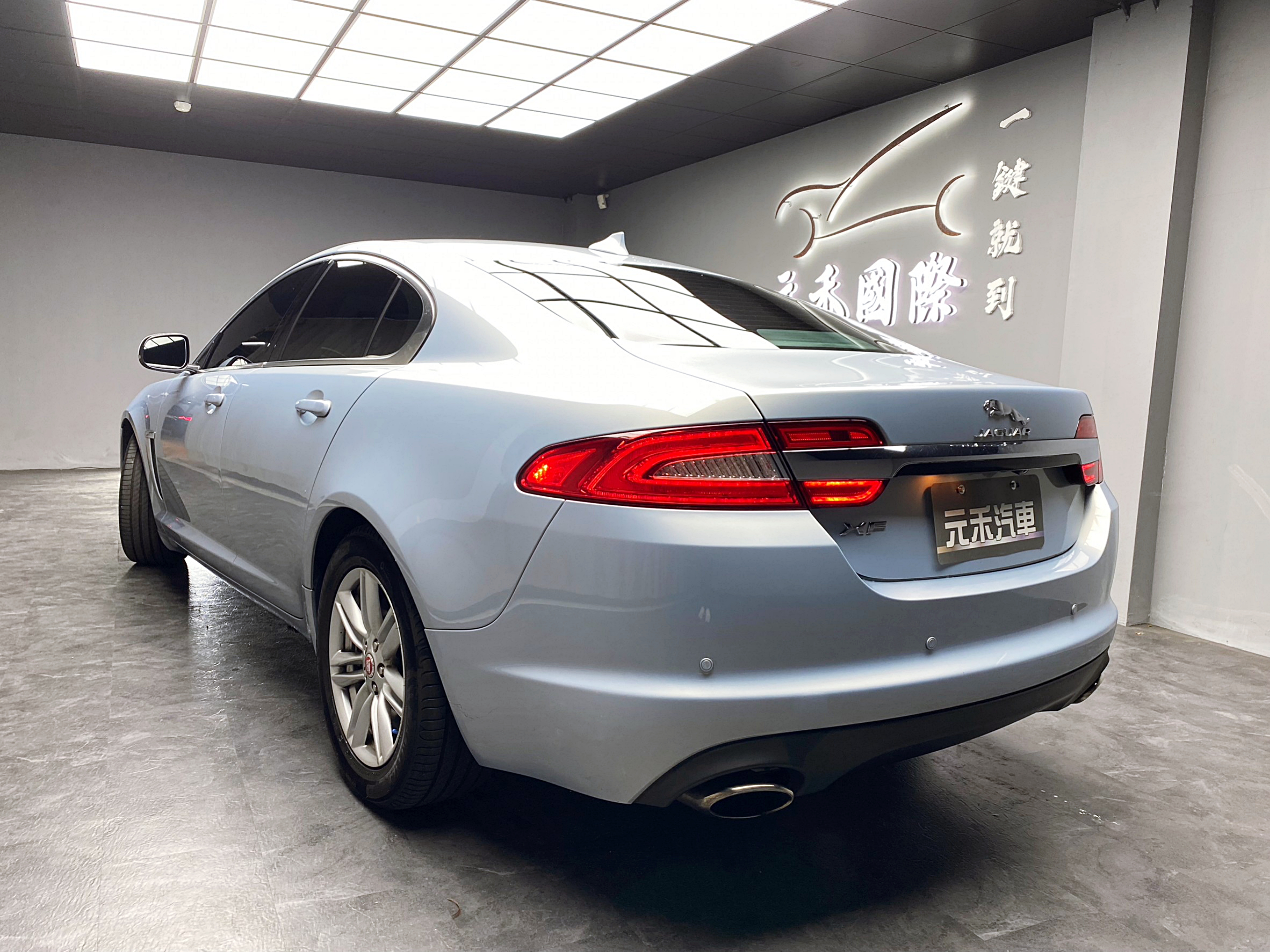 ✨2014 Jaguar XF 2.0i Luxury 汽油 極淺藍✨  第2張相片