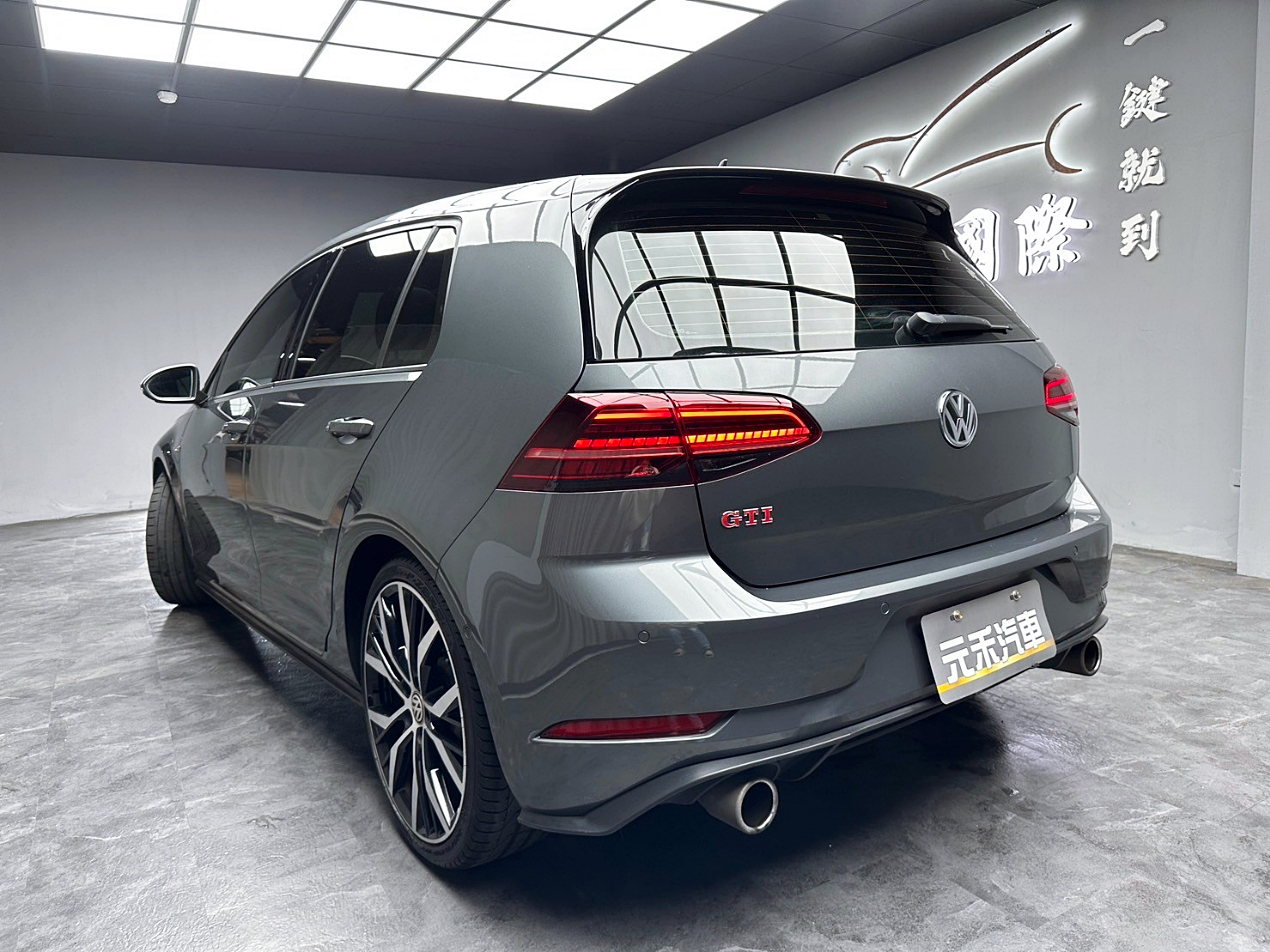 ✨2018 7.5代 福斯 Golf GTI Performance  245匹大馬力 2.0 汽油 珍珠灰 實跑7萬✨  第2張相片
