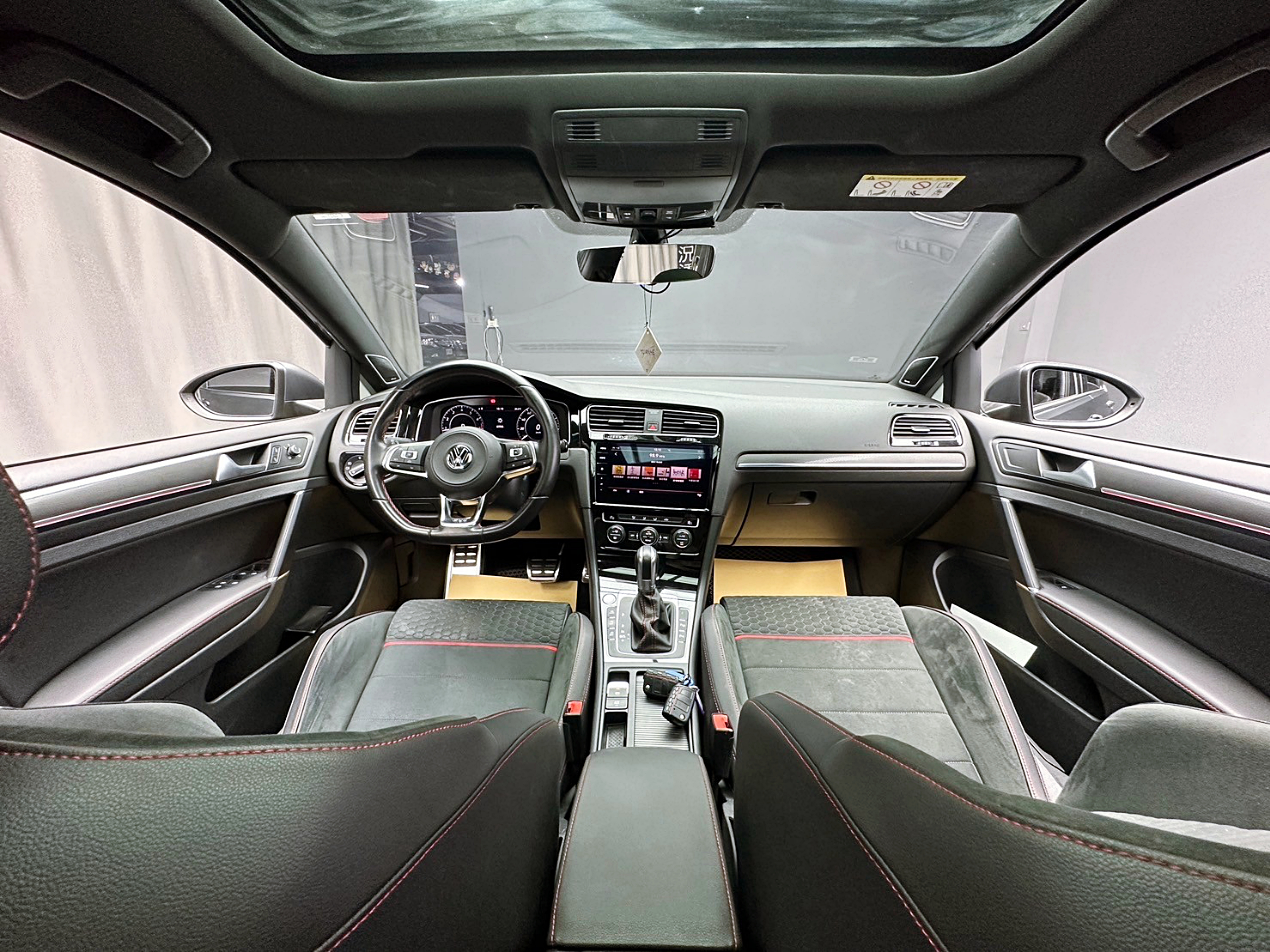 ✨2018 7.5代 福斯 Golf GTI Performance  245匹大馬力 2.0 汽油 珍珠灰 實跑7萬✨  第5張相片
