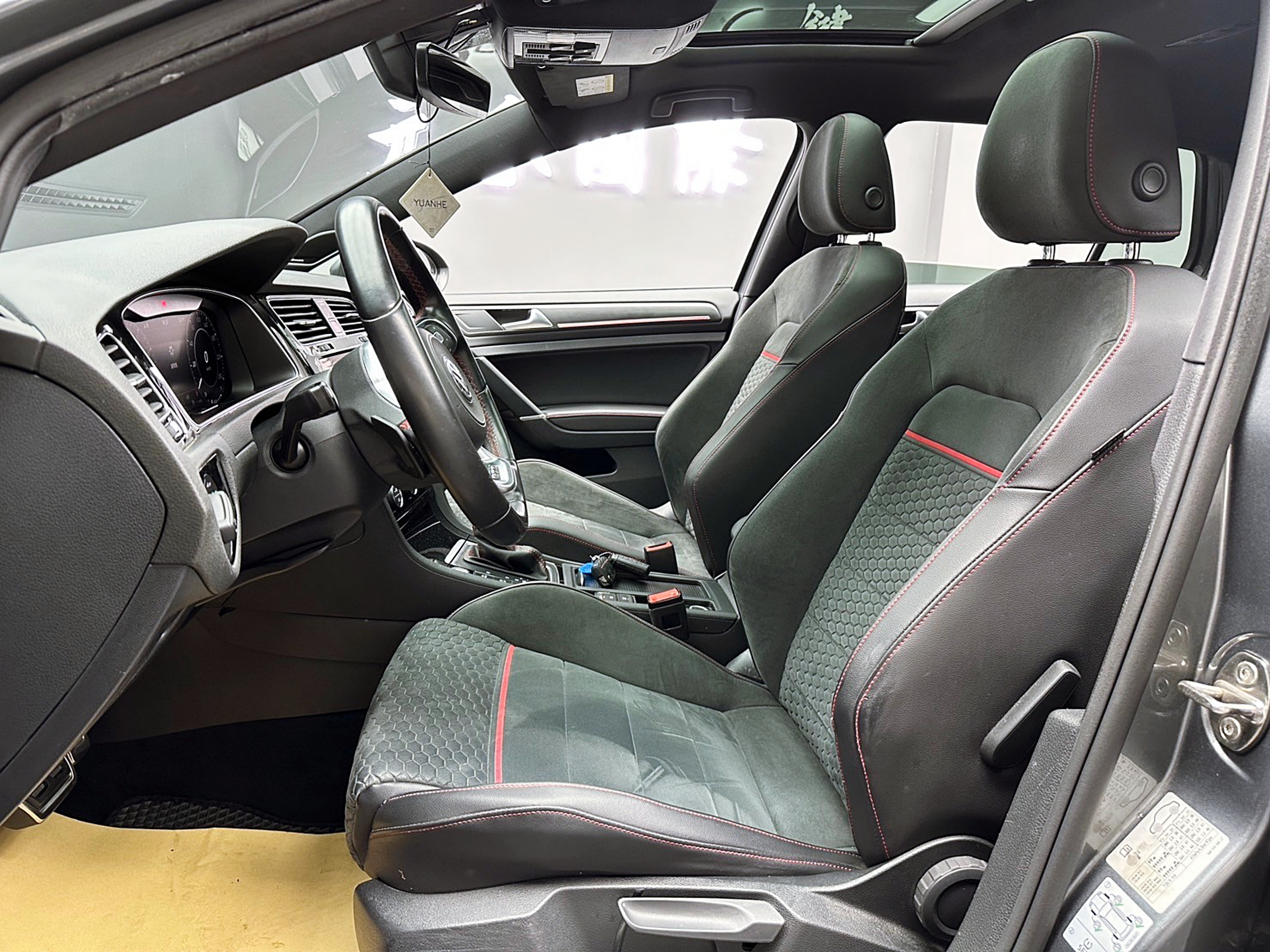 ✨2018 7.5代 福斯 Golf GTI Performance  245匹大馬力 2.0 汽油 珍珠灰 實跑7萬✨  第9張相片