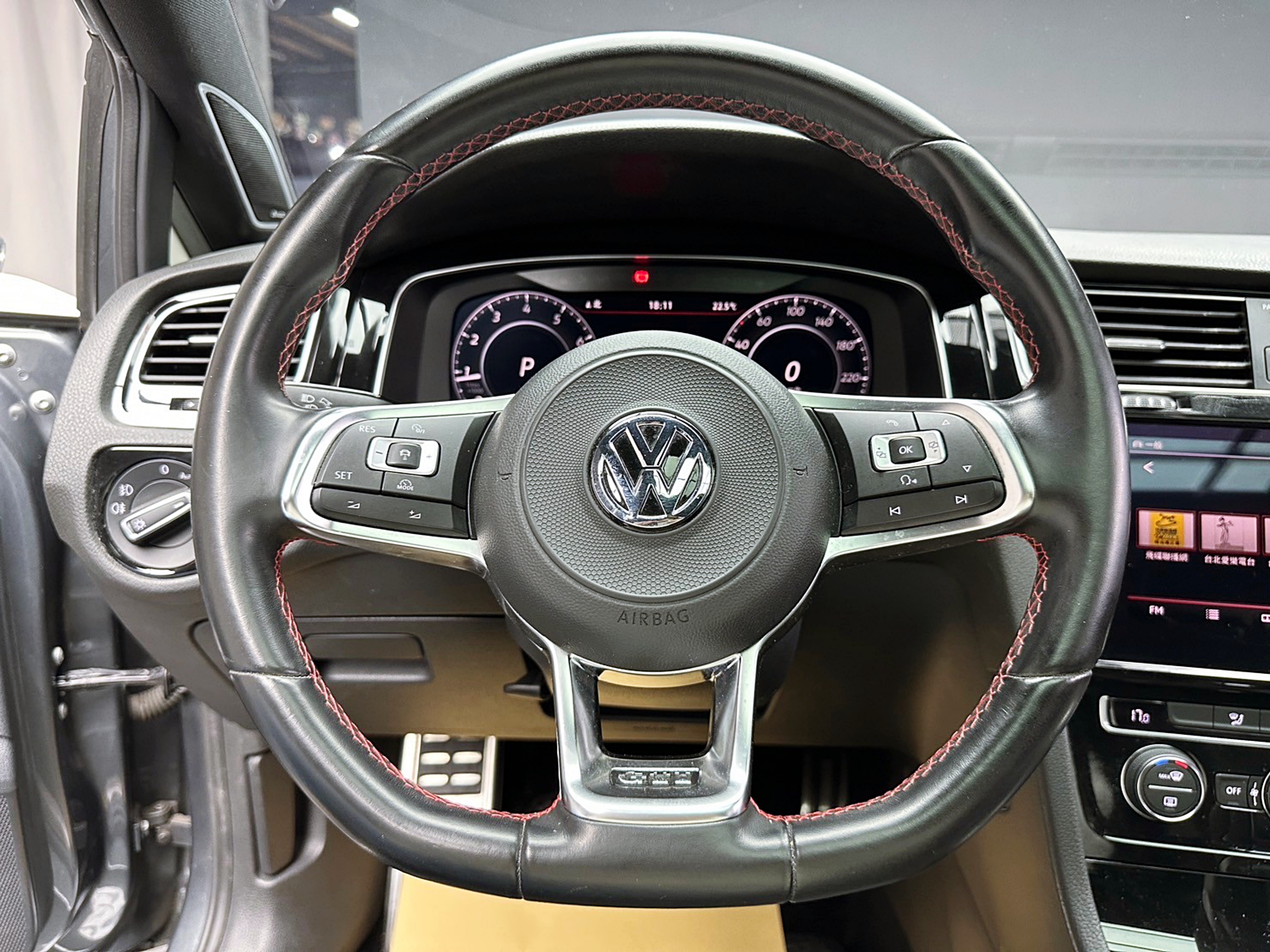 ✨2018 7.5代 福斯 Golf GTI Performance  245匹大馬力 2.0 汽油 珍珠灰 實跑7萬✨  第10張相片