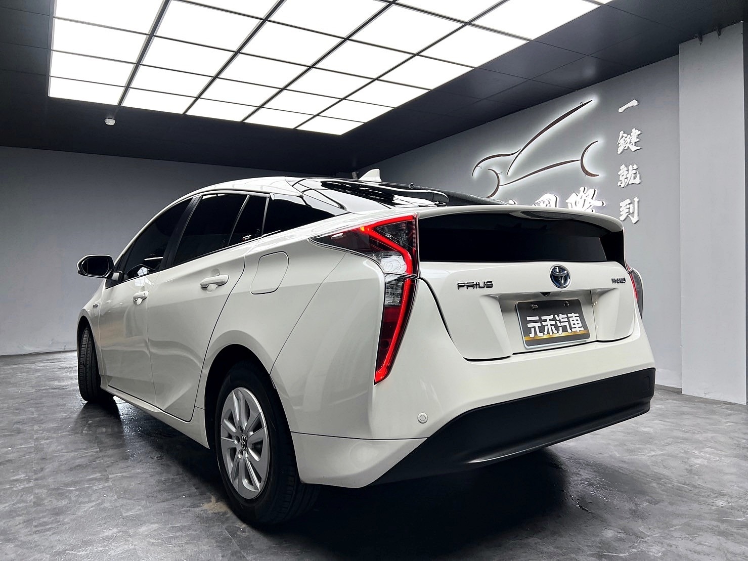 ✨2017式 Toyota Prius Hybrid 1.8油電✨  第2張相片