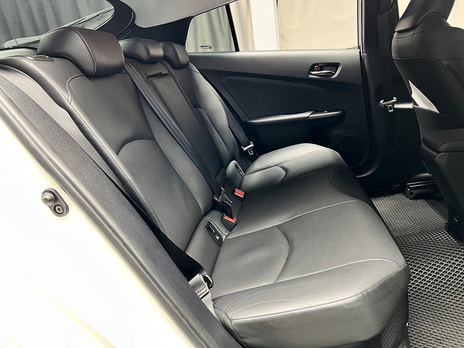 ✨2017式 Toyota Prius Hybrid 1.8油電✨  第9張相片