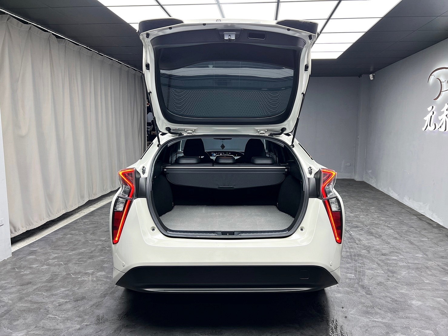 ✨2017式 Toyota Prius Hybrid 1.8油電✨  第10張相片