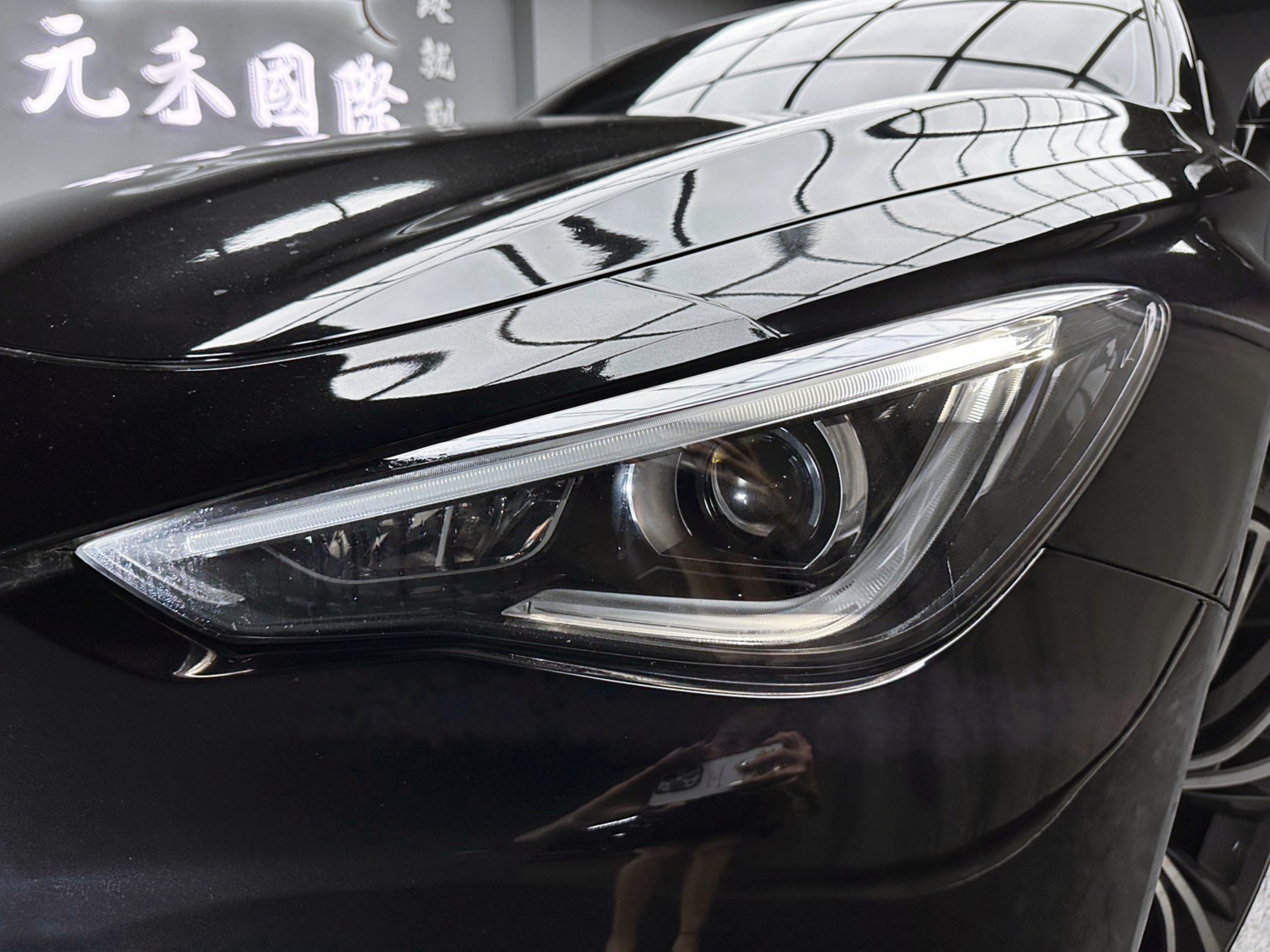 ✨2017 Infiniti Q60 2.0t旗艦款 汽油 尊爵黑✨  第5張相片