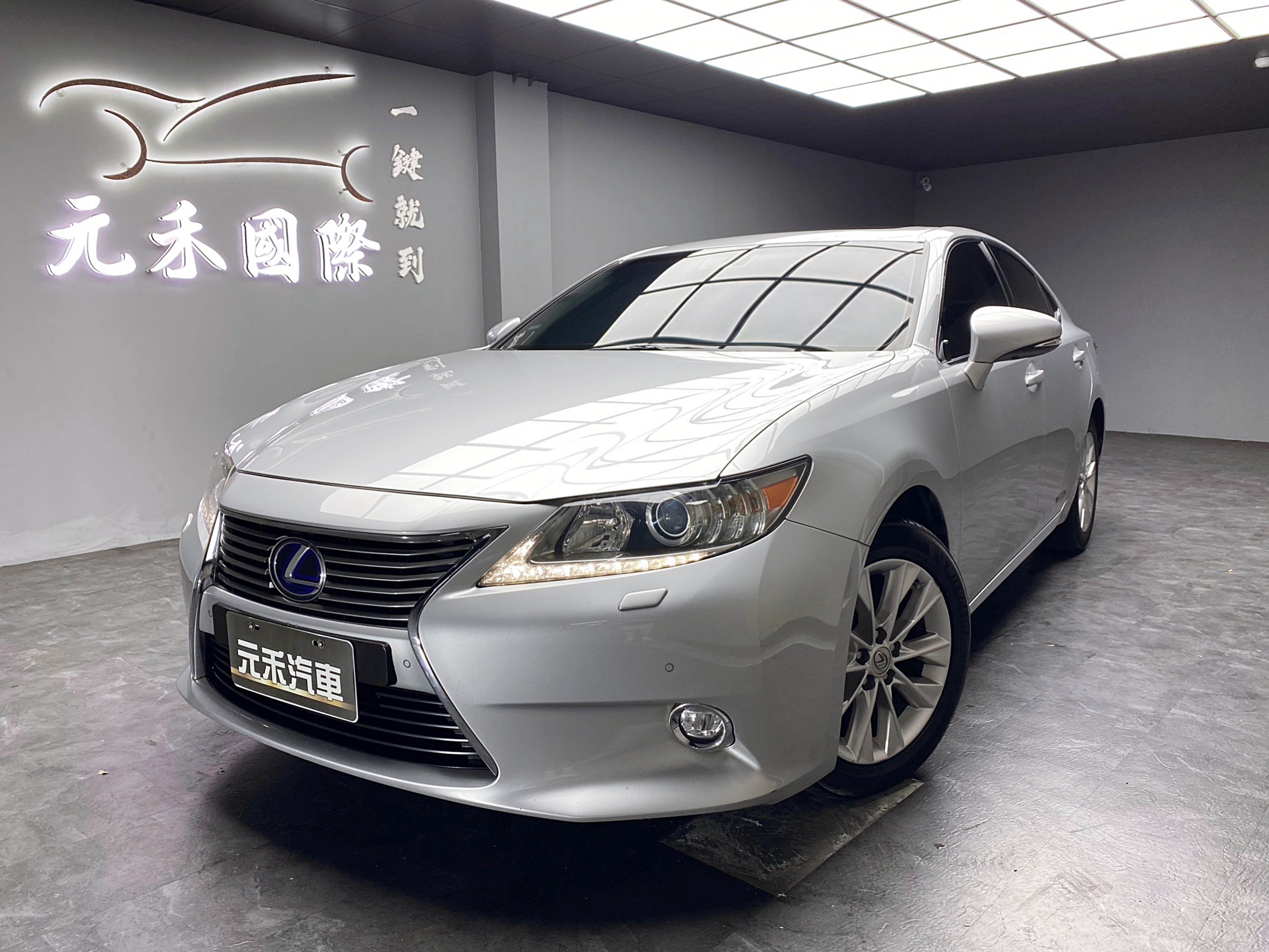 ✨2014 Lexus ES300h 2.5油電 豪華版✨  第1張相片