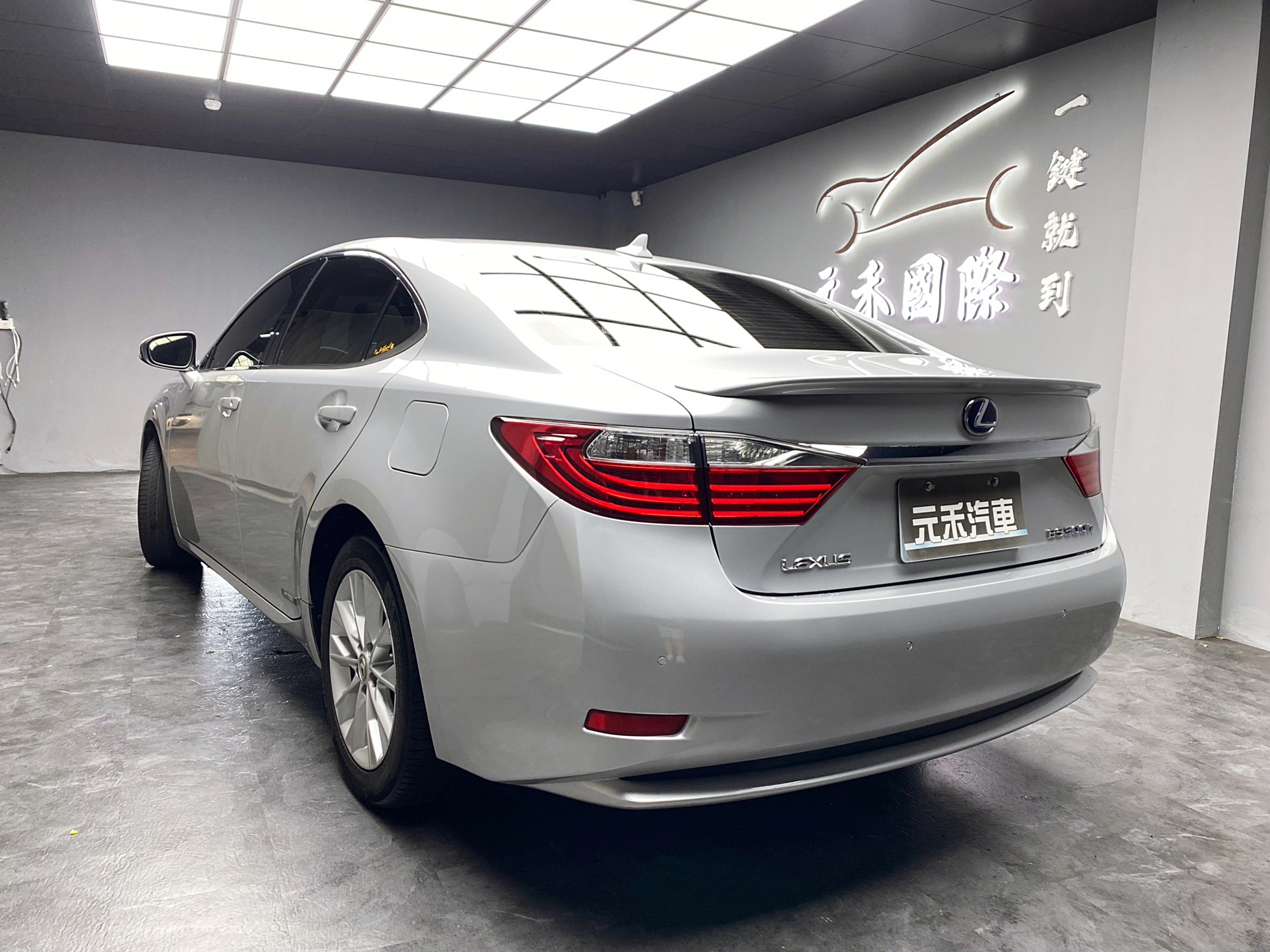 ✨2014 Lexus ES300h 2.5油電 豪華版✨  第2張相片