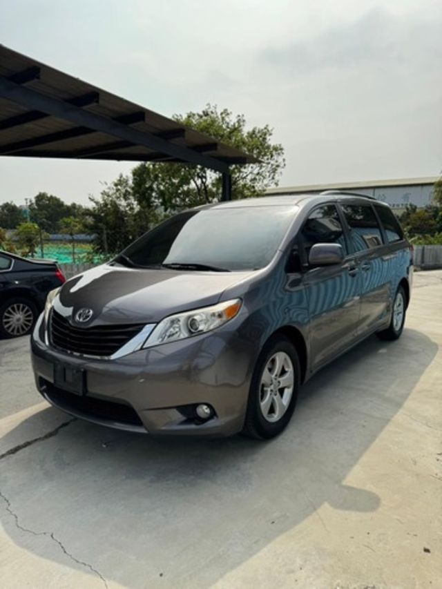 TOYOTA豐田 SIENNA  第1張相片