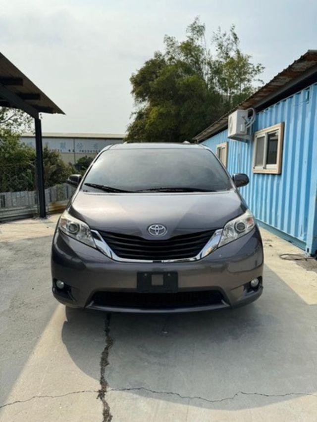 TOYOTA豐田 SIENNA  第3張相片